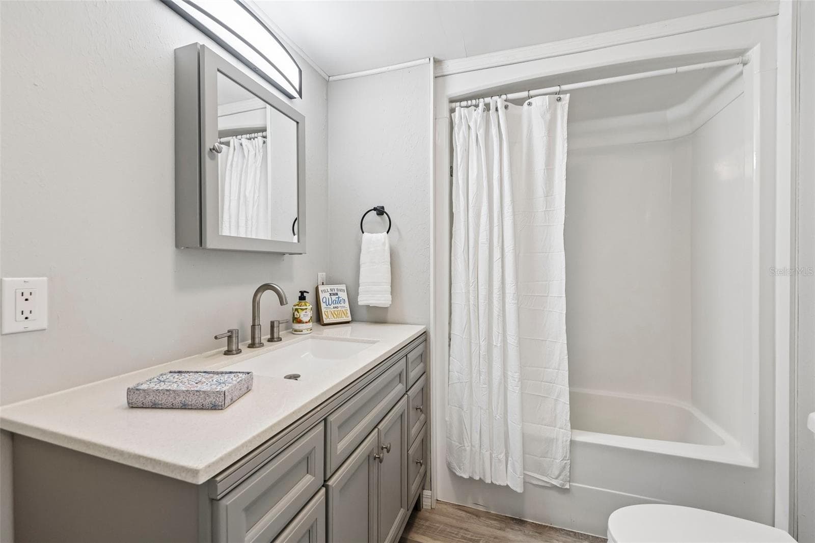 Hallway bathroom - 11 FLORENCE BLVD, DEBARY