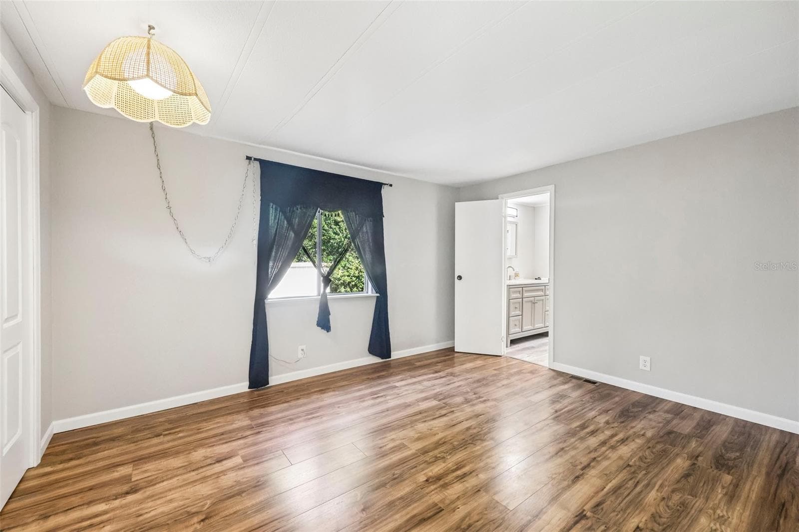 Main room - 11 FLORENCE BLVD, DEBARY