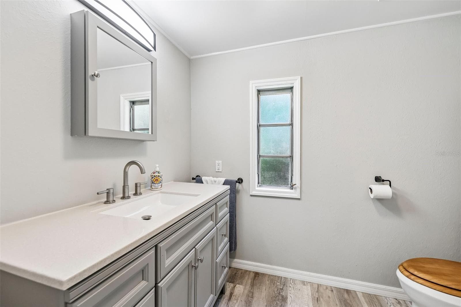 Main bathroom - 11 FLORENCE BLVD, DEBARY