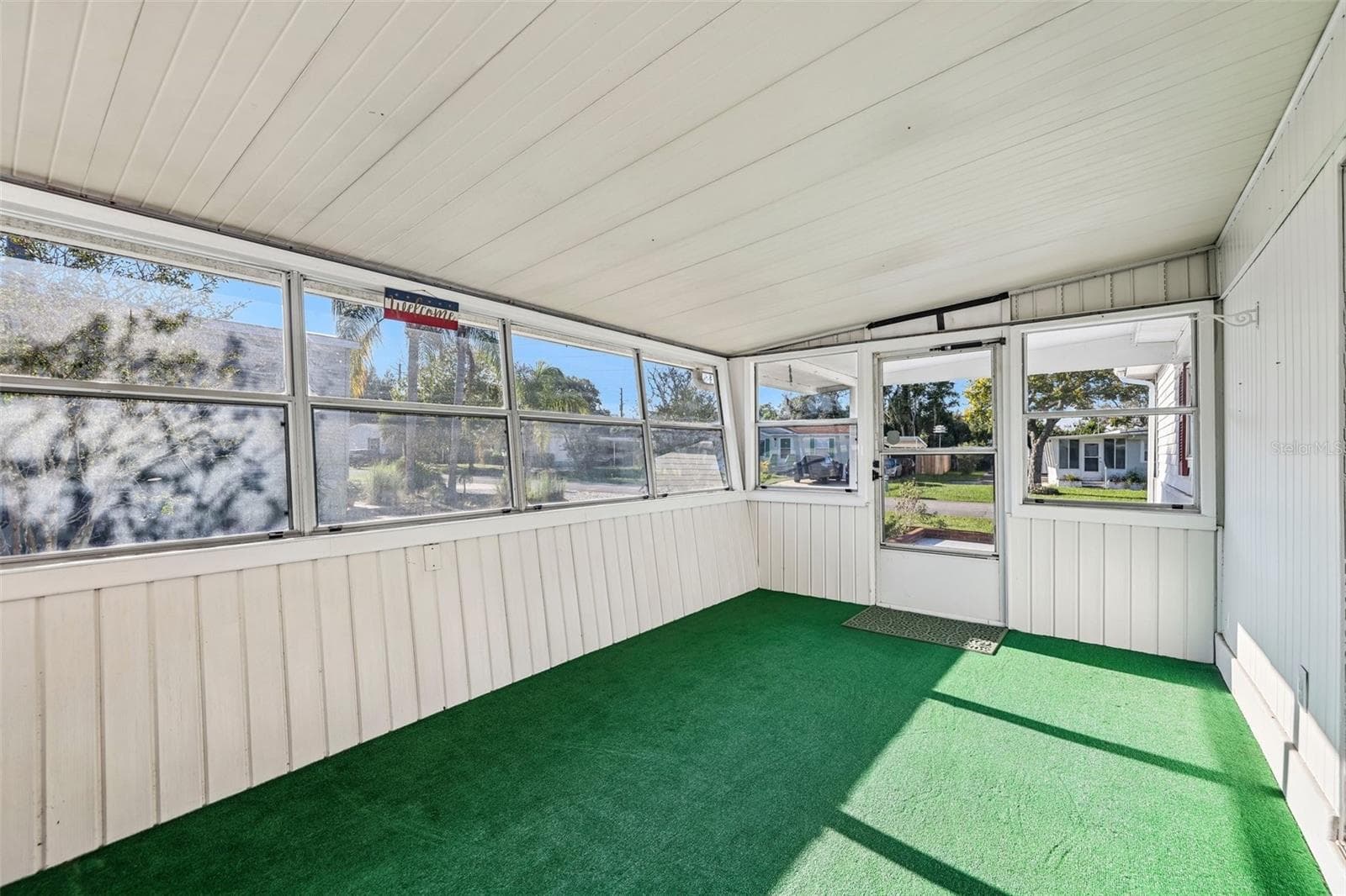 Florida Room - 11 FLORENCE BLVD, DEBARY