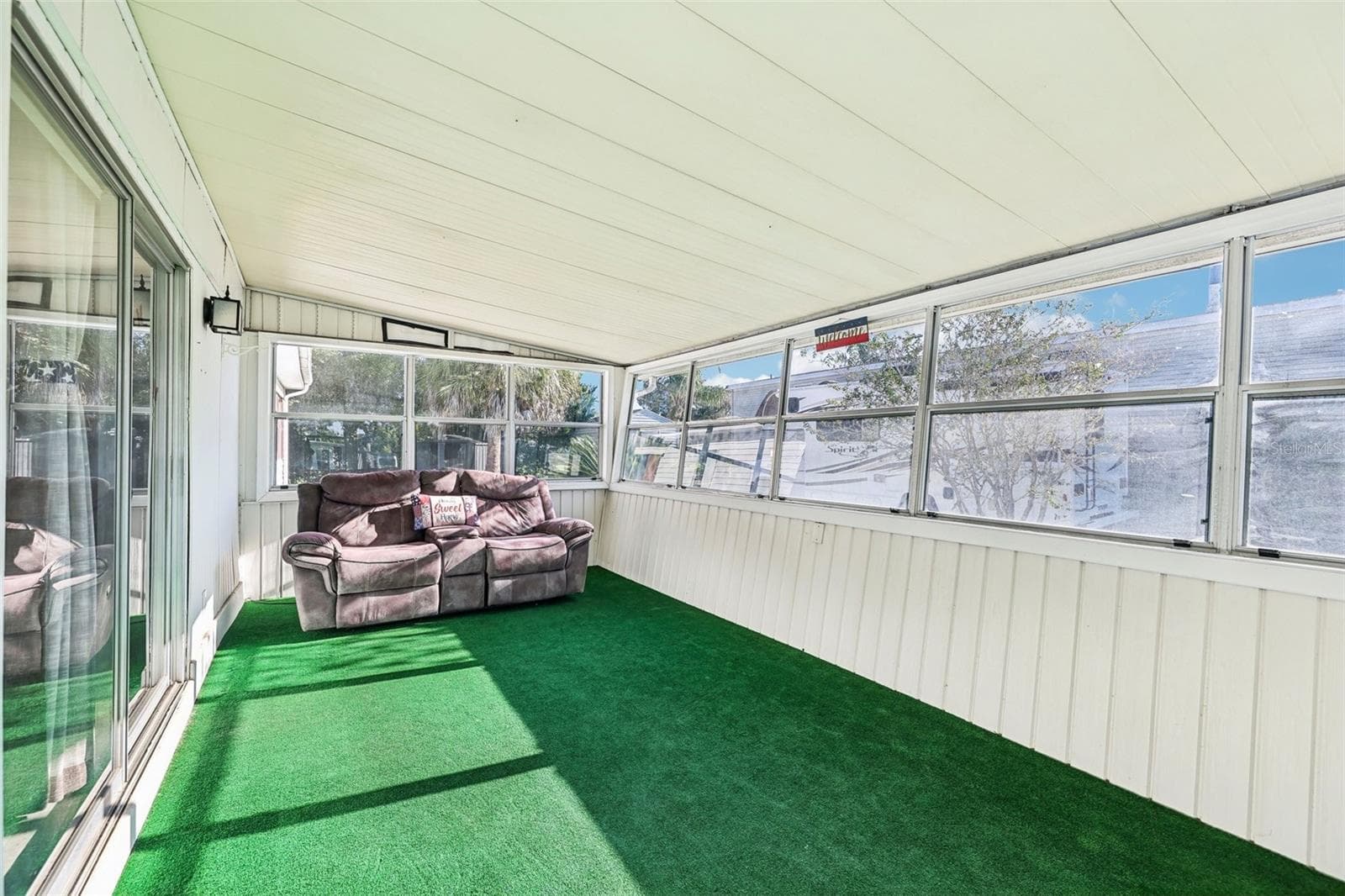 Florida Room - 11 FLORENCE BLVD, DEBARY