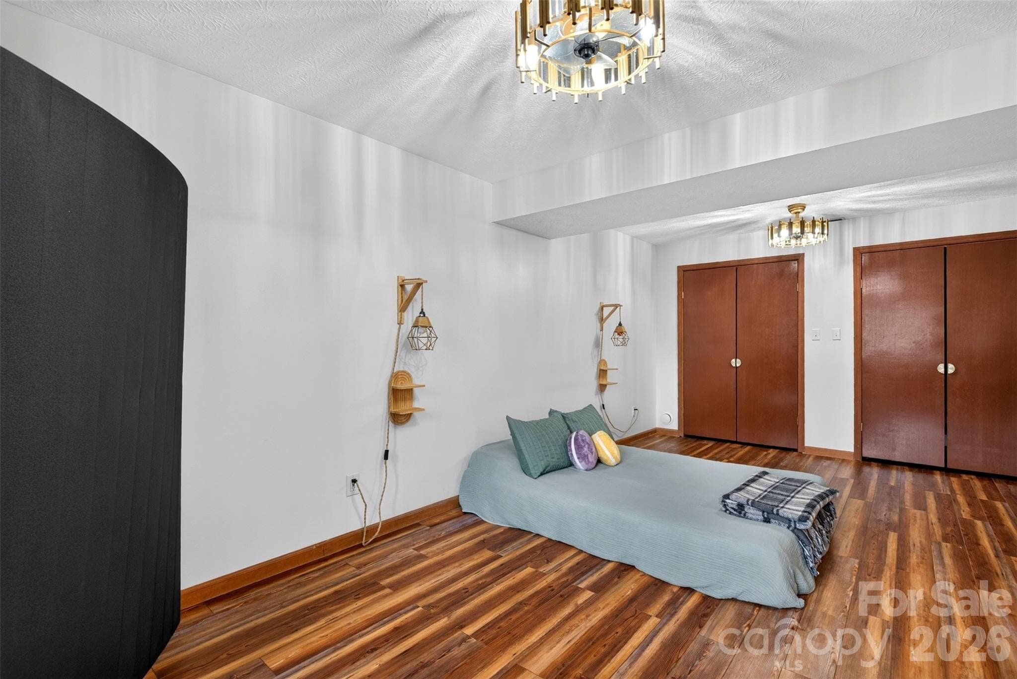 Spacious with two closets - 39 Spooks Branch Extension, Asheville