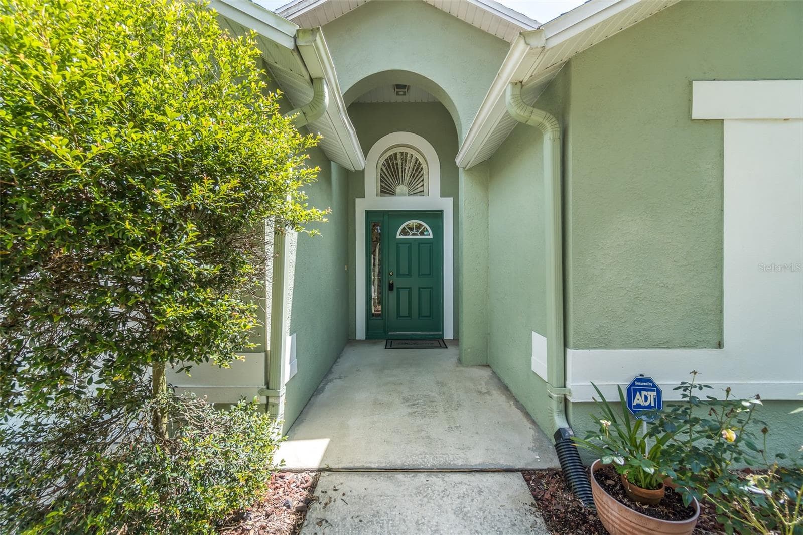 Single Family Residence at 6918 JAMESTOWN MANOR DR, RIVERVIEW, photo 4 of 37