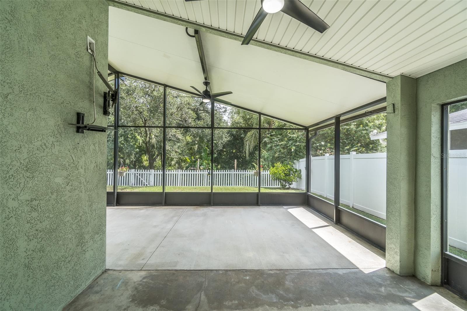 Single Family Residence at 6918 JAMESTOWN MANOR DR, RIVERVIEW, photo 11 of 37