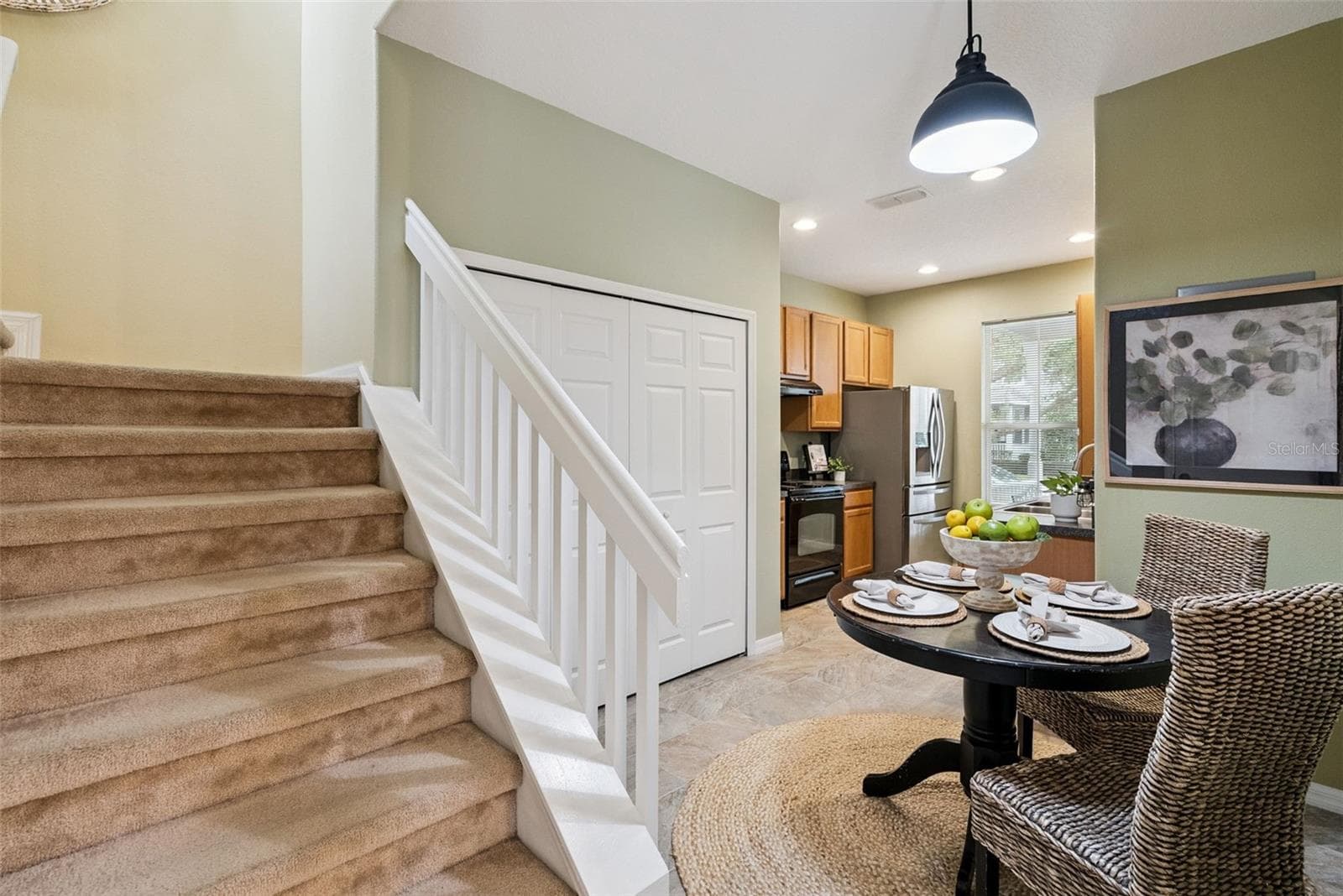 Dinette in Kitchen with Built-In Closet for Washer and Dryer - 14559 CLARKSON DR, ORLANDO