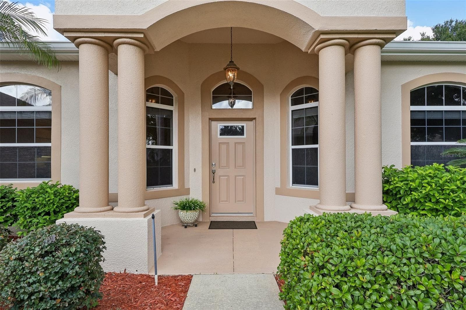 Grand Entry - 24445 MADEWOOD AVE, LEESBURG