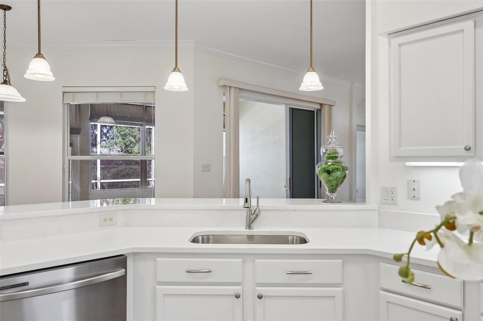 Quartz Counter Tops - 24445 MADEWOOD AVE, LEESBURG