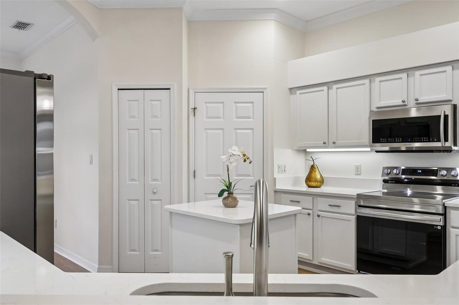 Opens to Laundry Room - 24445 MADEWOOD AVE, LEESBURG