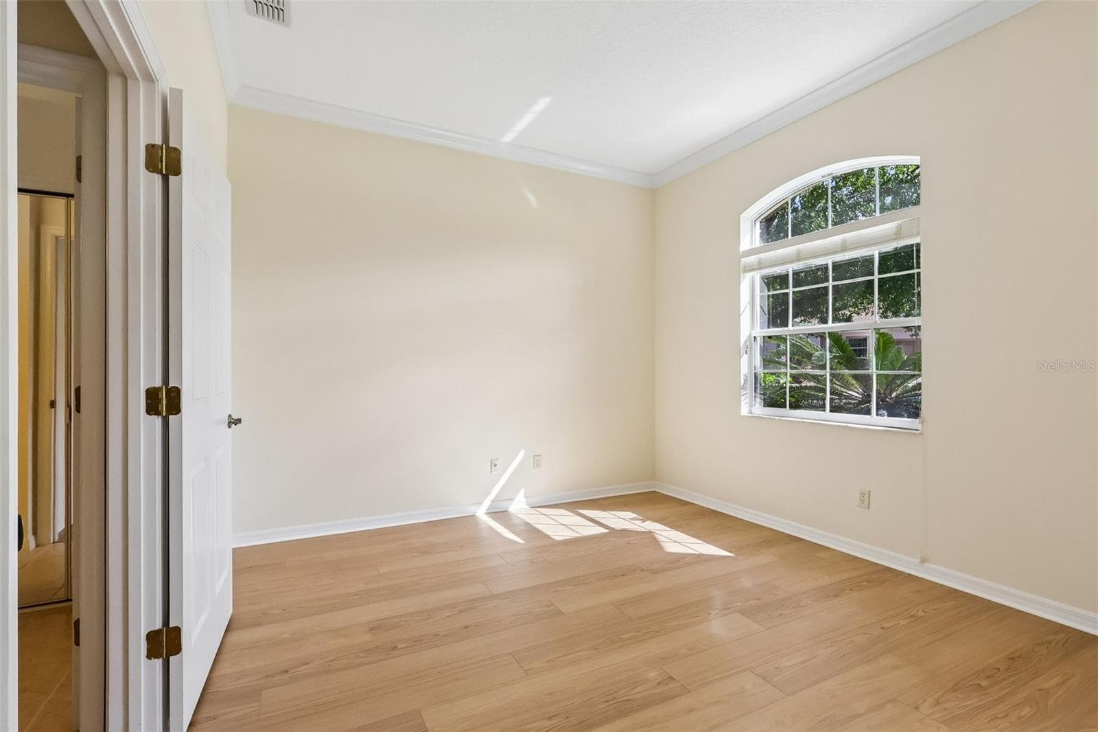 Study/Den Large enough to combine with a Murphy Bed - 24445 MADEWOOD AVE, LEESBURG