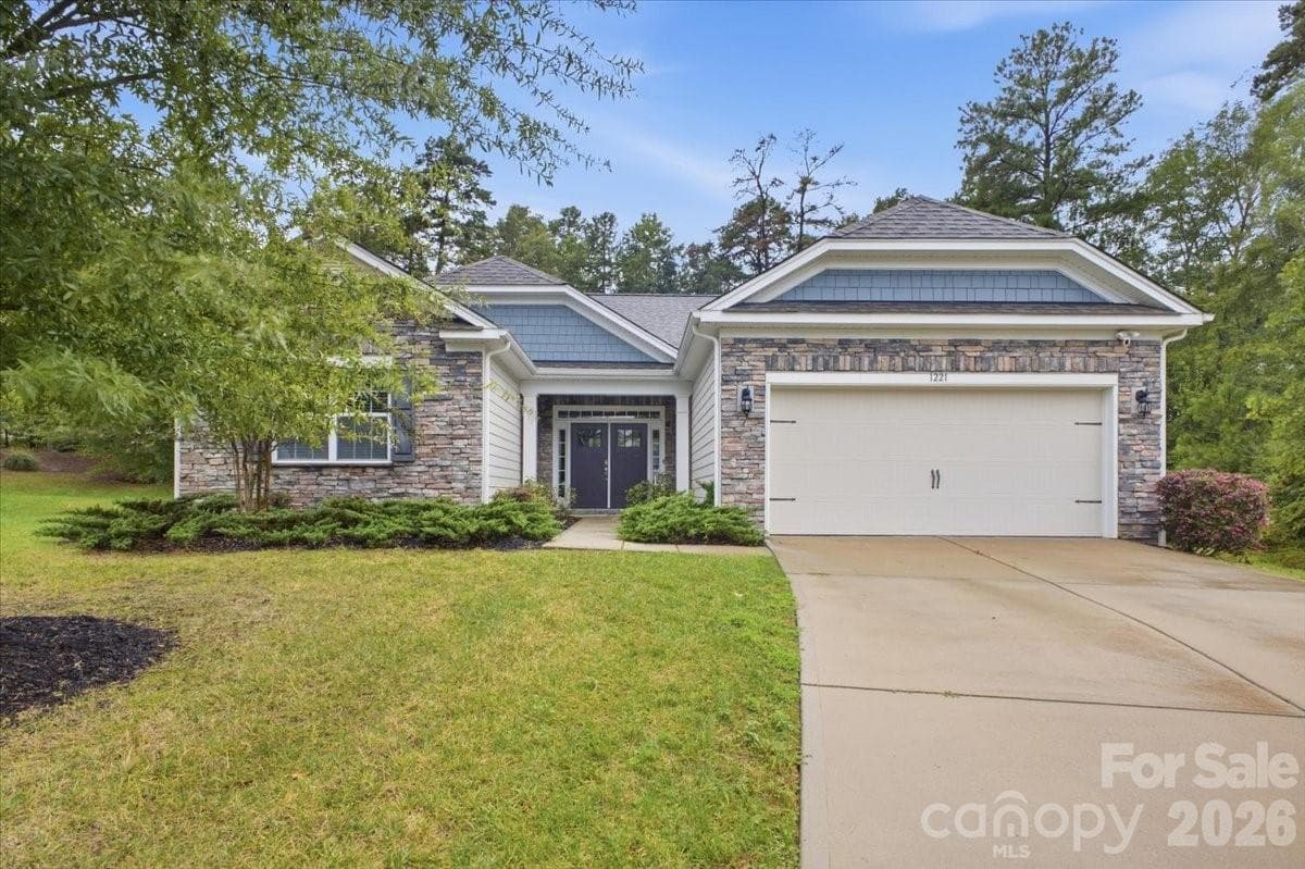 Single Family Residence at 1221 Acosta Court, Lake Wylie, photo 3 of 41