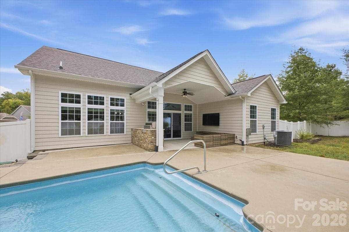 Single Family Residence at 1221 Acosta Court, Lake Wylie, photo 27 of 41