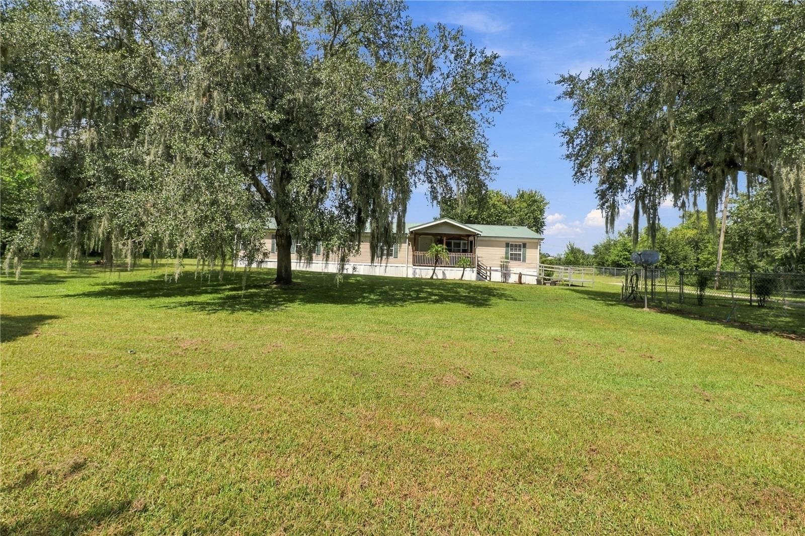 Manufactured Home at 8611 COUNTY LINE RD, LITHIA, photo 4 of 34