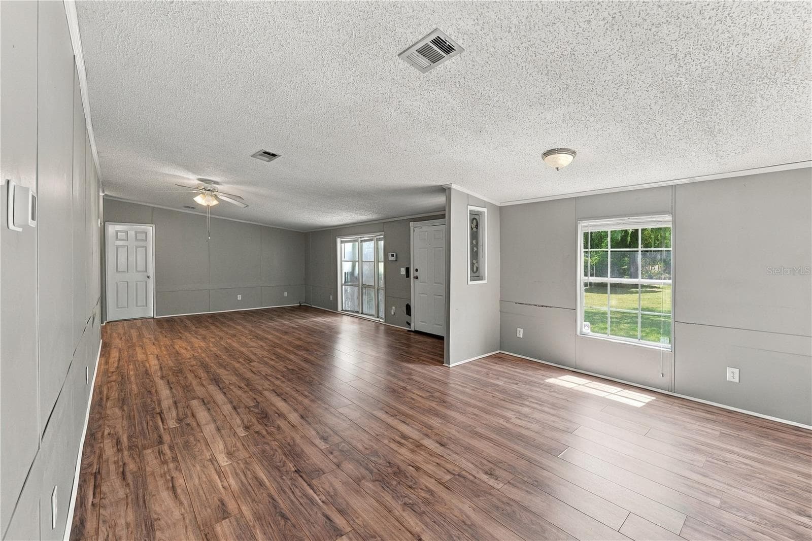 Manufactured Home at 8611 COUNTY LINE RD, LITHIA, photo 7 of 34