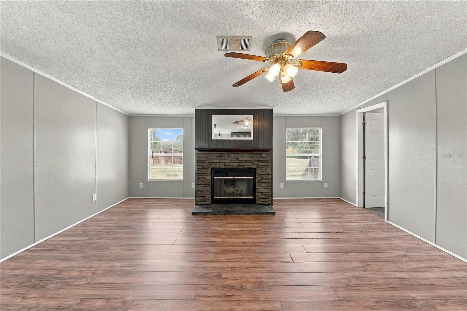 Manufactured Home at 8611 COUNTY LINE RD, LITHIA, photo 9 of 34