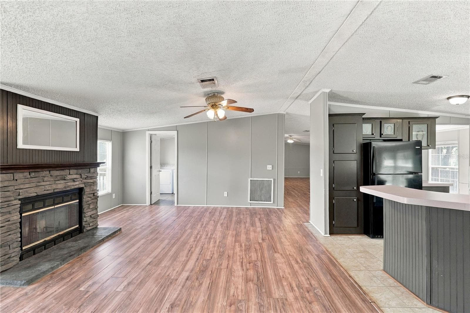 Manufactured Home at 8611 COUNTY LINE RD, LITHIA, photo 10 of 34
