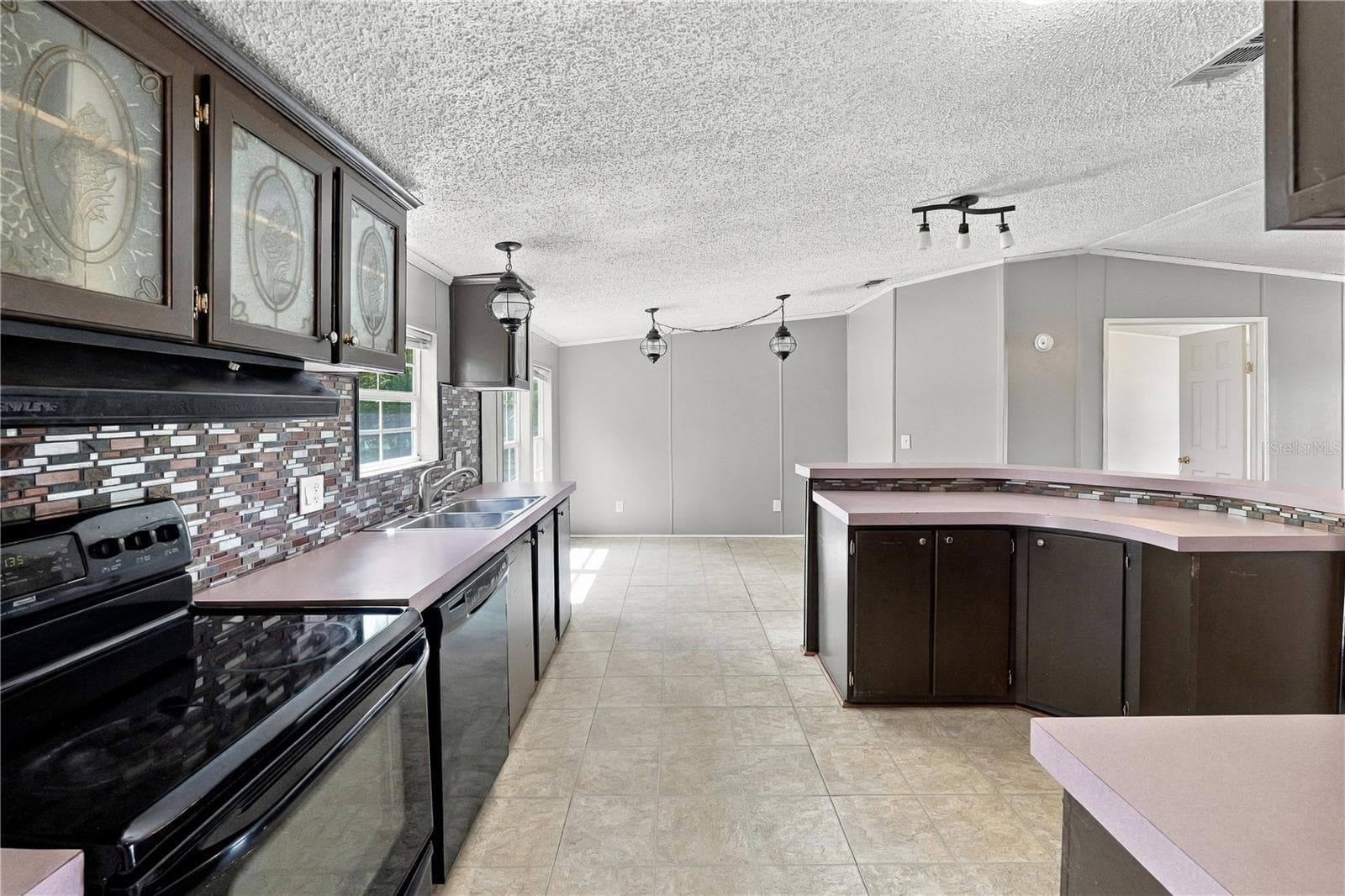 Manufactured Home at 8611 COUNTY LINE RD, LITHIA, photo 12 of 34