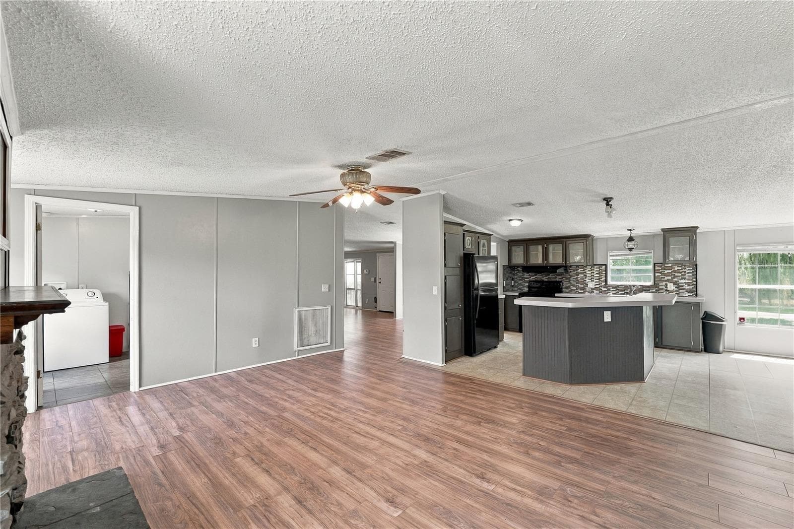 Manufactured Home at 8611 COUNTY LINE RD, LITHIA, photo 13 of 34