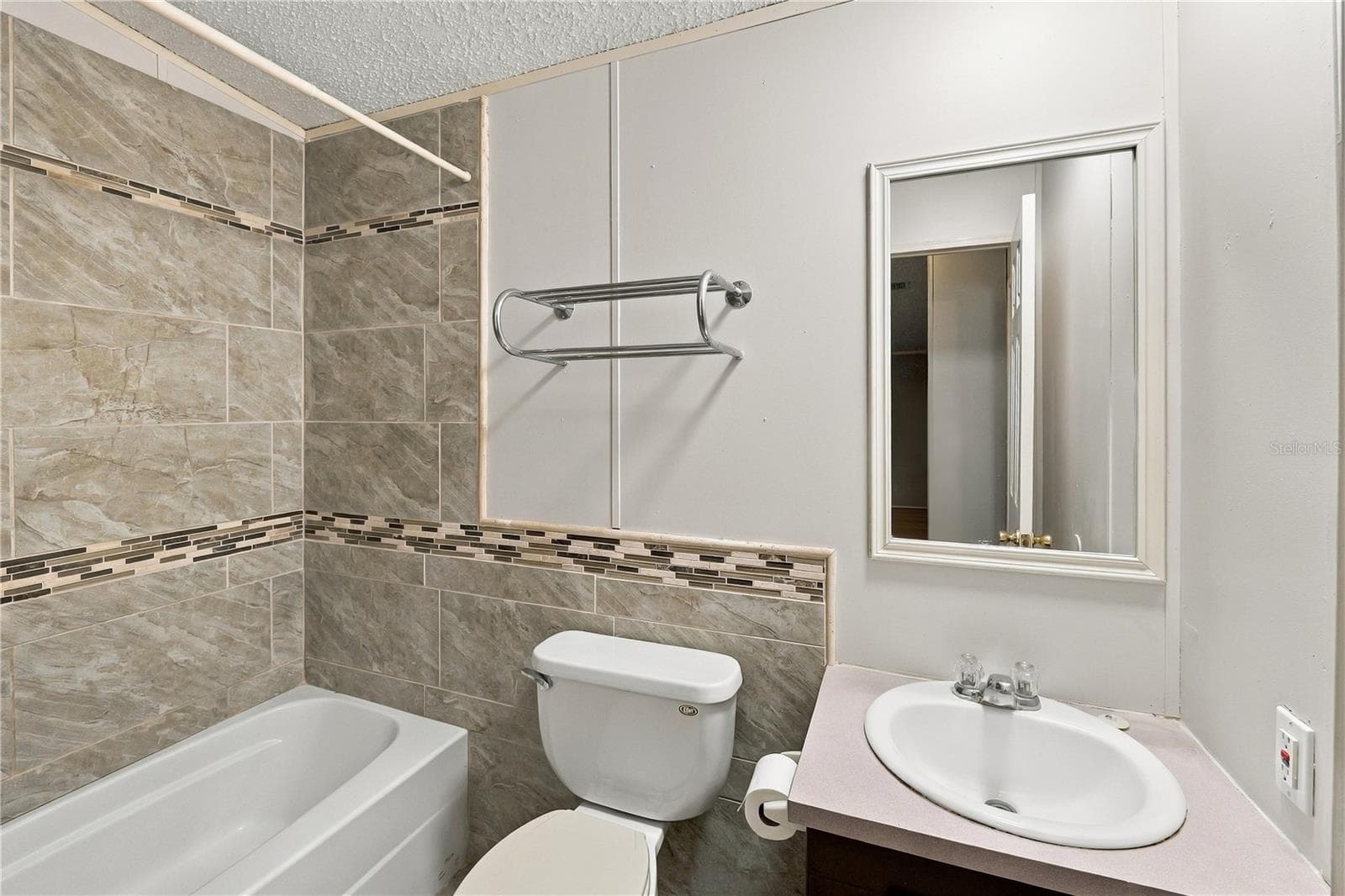 Manufactured Home at 8611 COUNTY LINE RD, LITHIA, photo 22 of 34