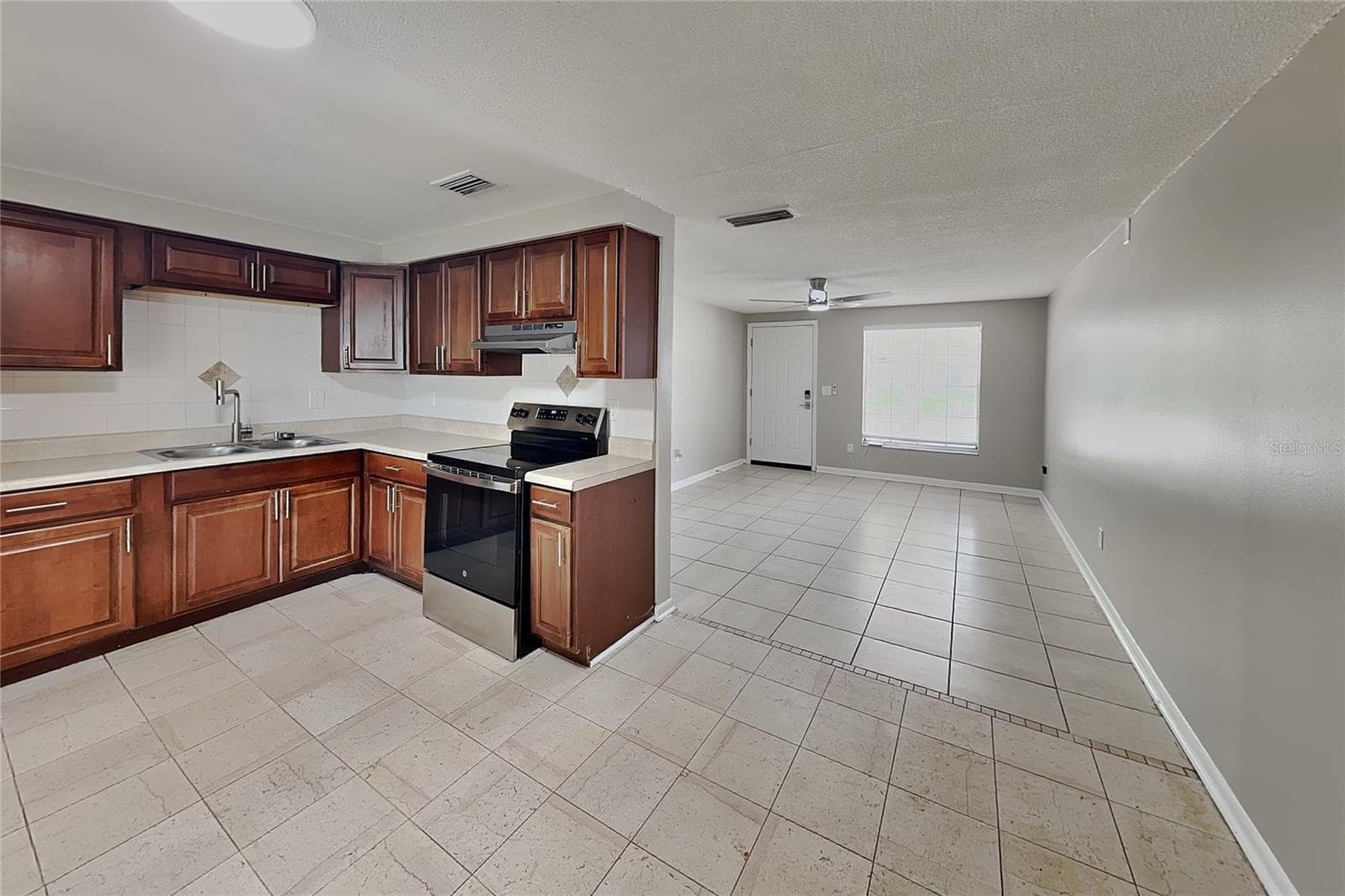 Single Family Residence at VALRICO, photo 5 of 16