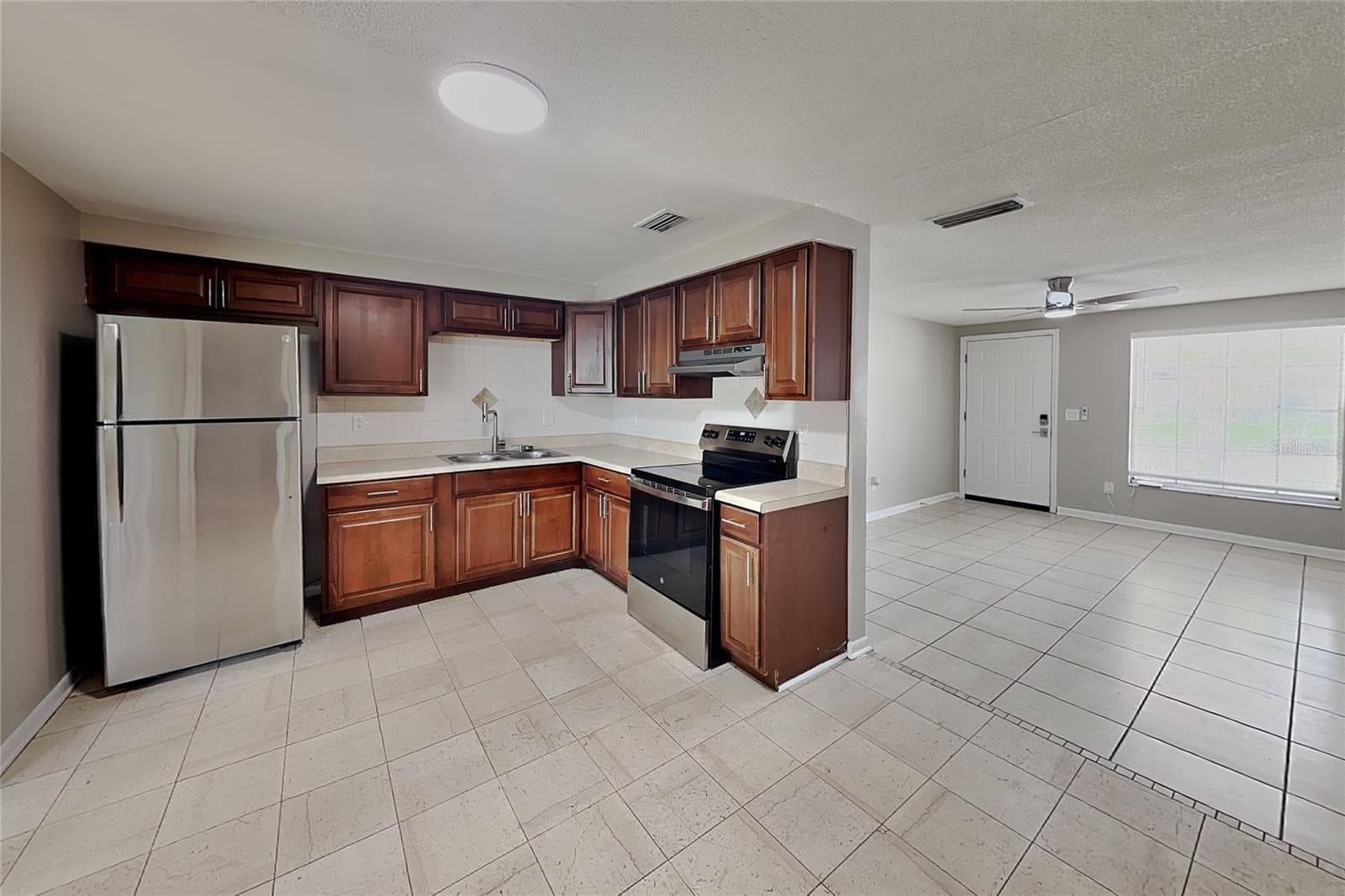 Single Family Residence at VALRICO, photo 6 of 16
