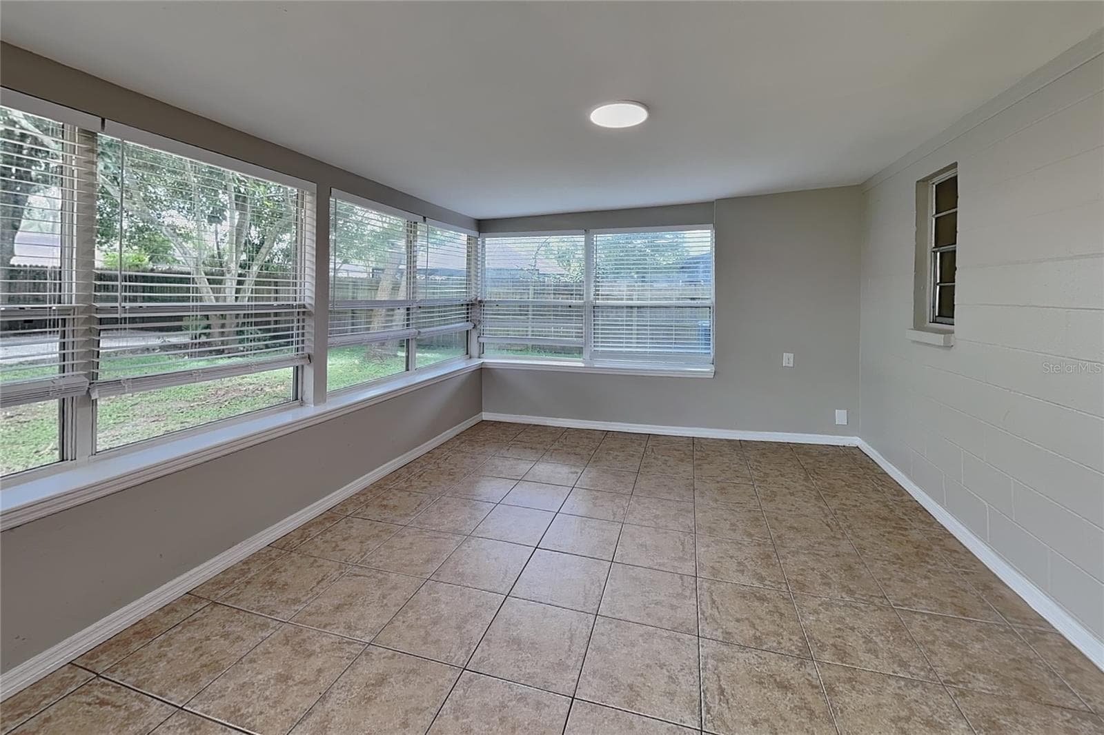 Single Family Residence at VALRICO, photo 14 of 16