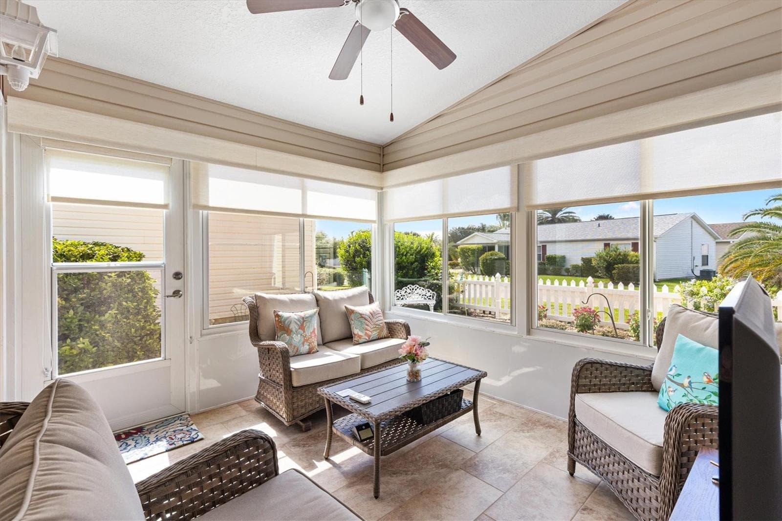 Front Facing Enclosed Lanai - 1457 SOTHELL ST, THE VILLAGES