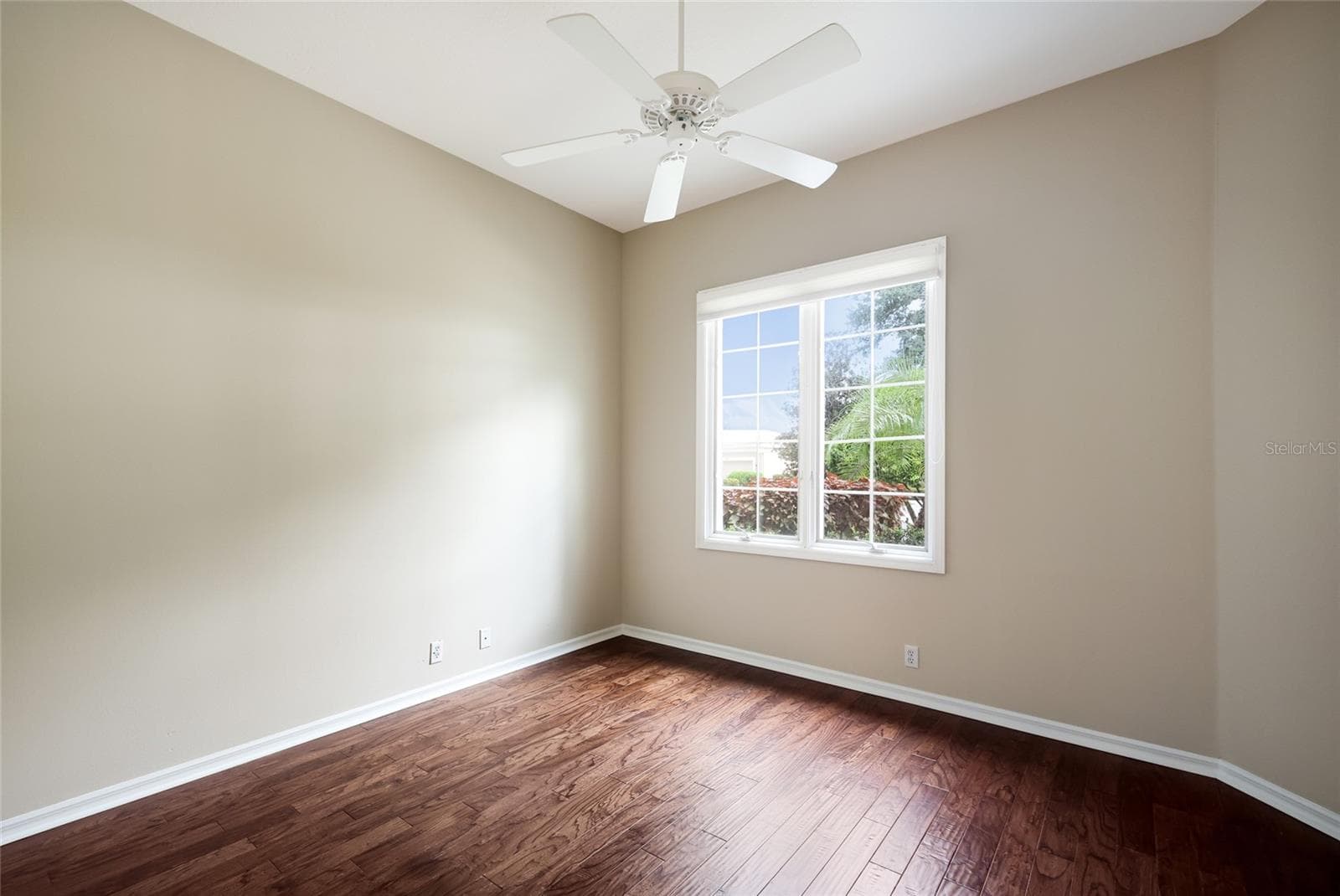 Guest Bedroom at the front of the home - 8728 52ND DR E, BRADENTON