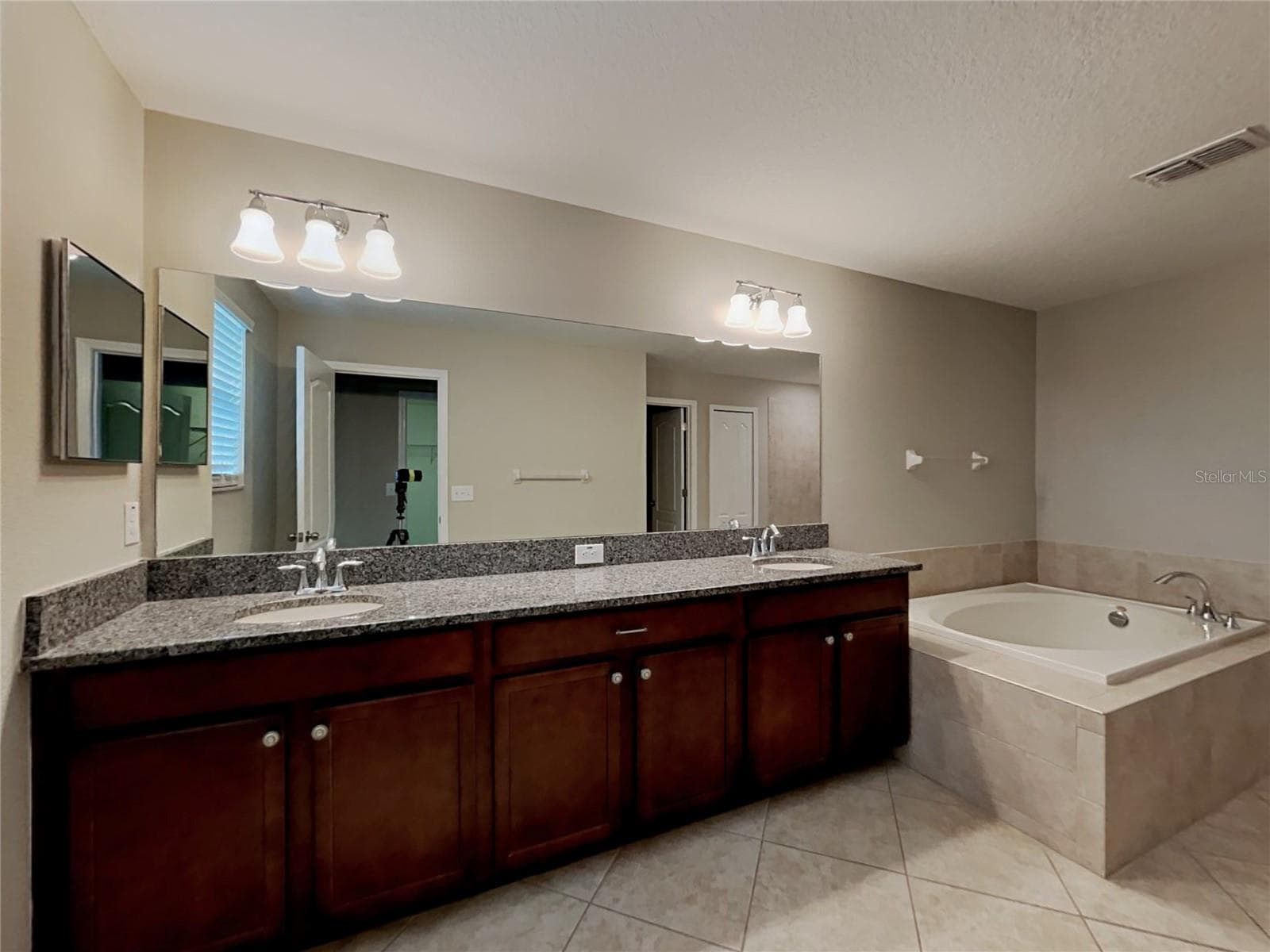 Single Family Residence at HUDSON, photo 7 of 15