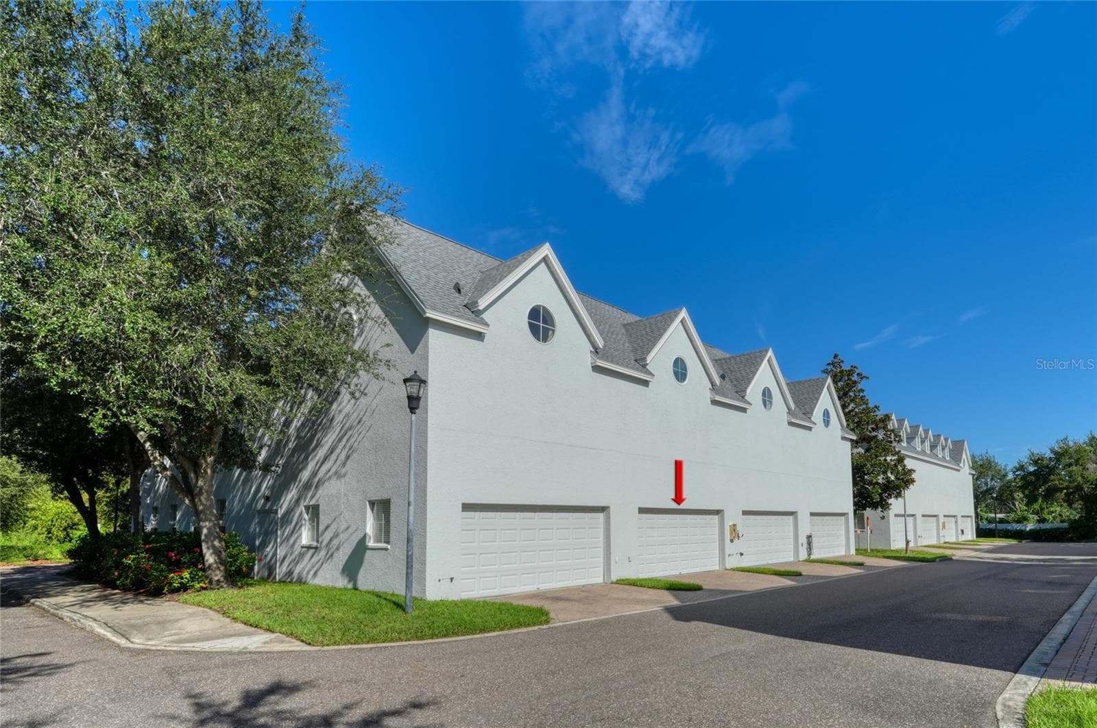 Oversized 2-Car Garage - 4625 LEGACY PARK DR, TAMPA