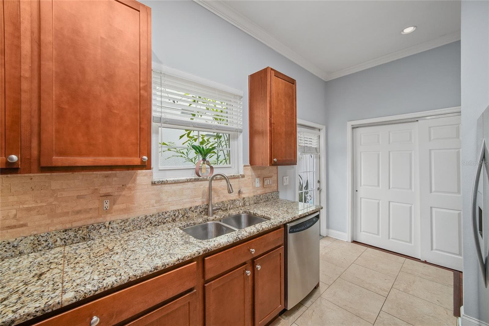 Townhouse at 4625 LEGACY PARK DR, TAMPA, photo 13 of 47