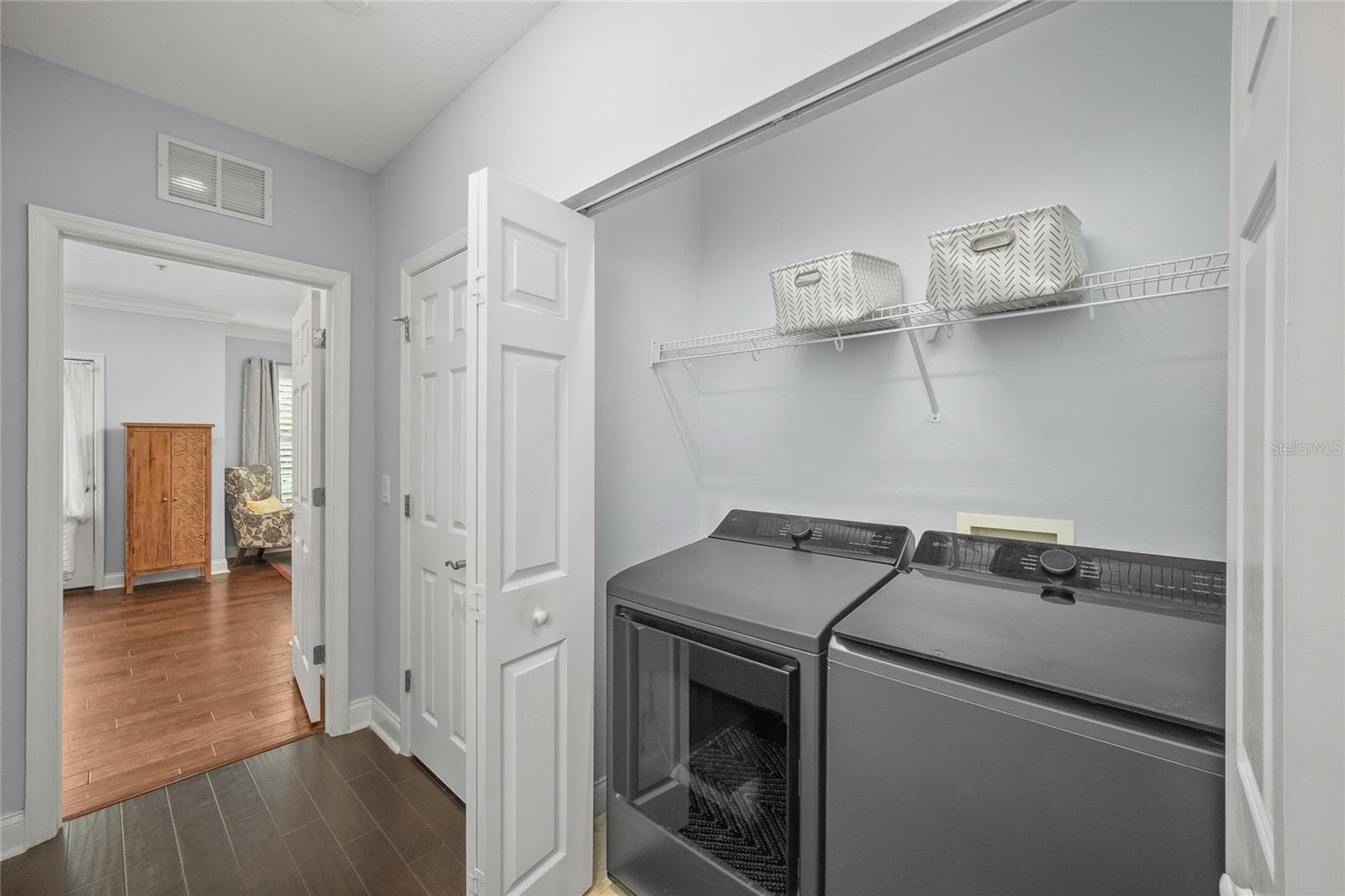 Laundry Closet with Full-Sized Washer/Dryer - 4625 LEGACY PARK DR, TAMPA