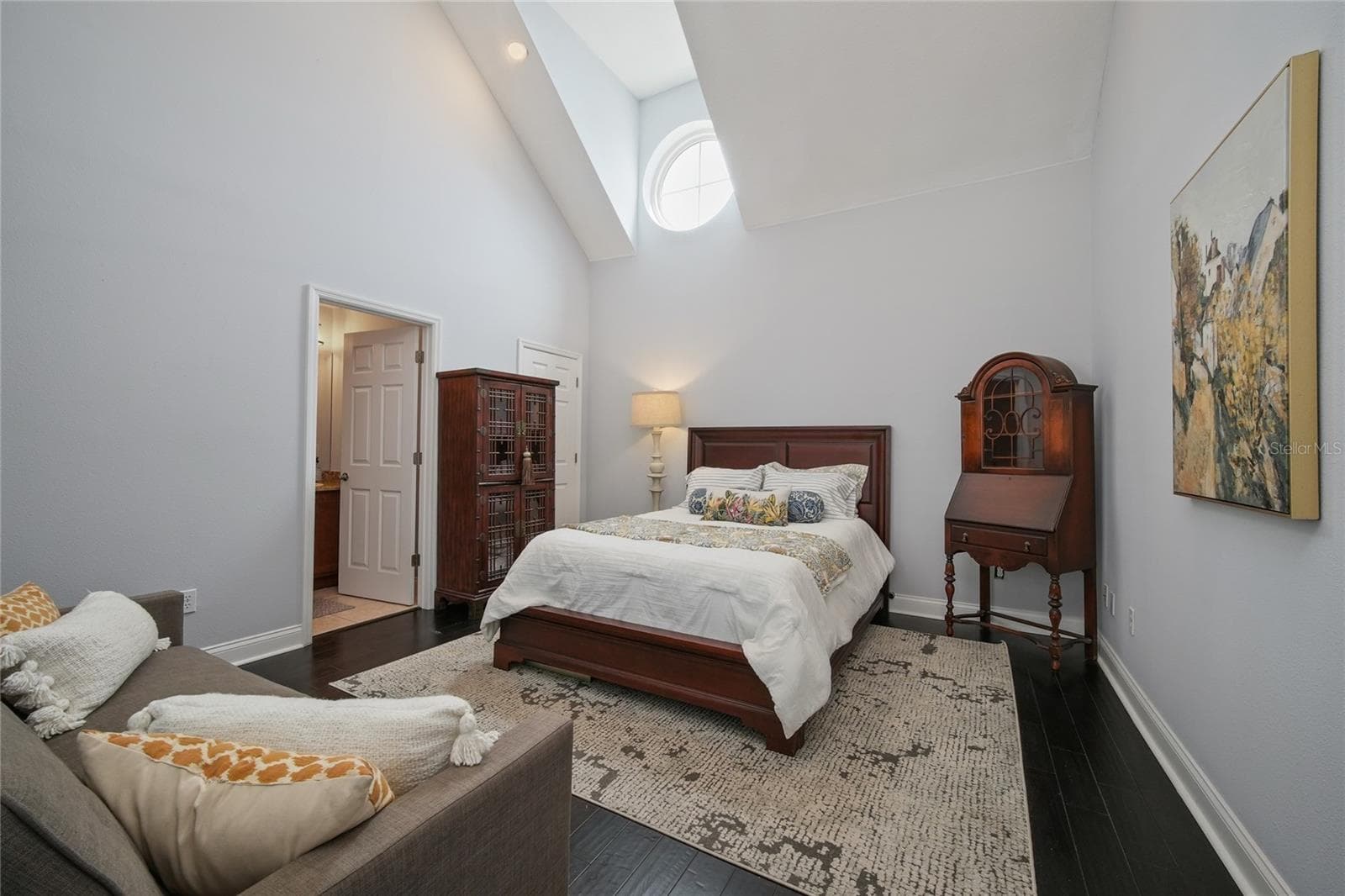 Second Primary Suite With Vaulted Ceilings and Walk-In Closet - 4625 LEGACY PARK DR, TAMPA