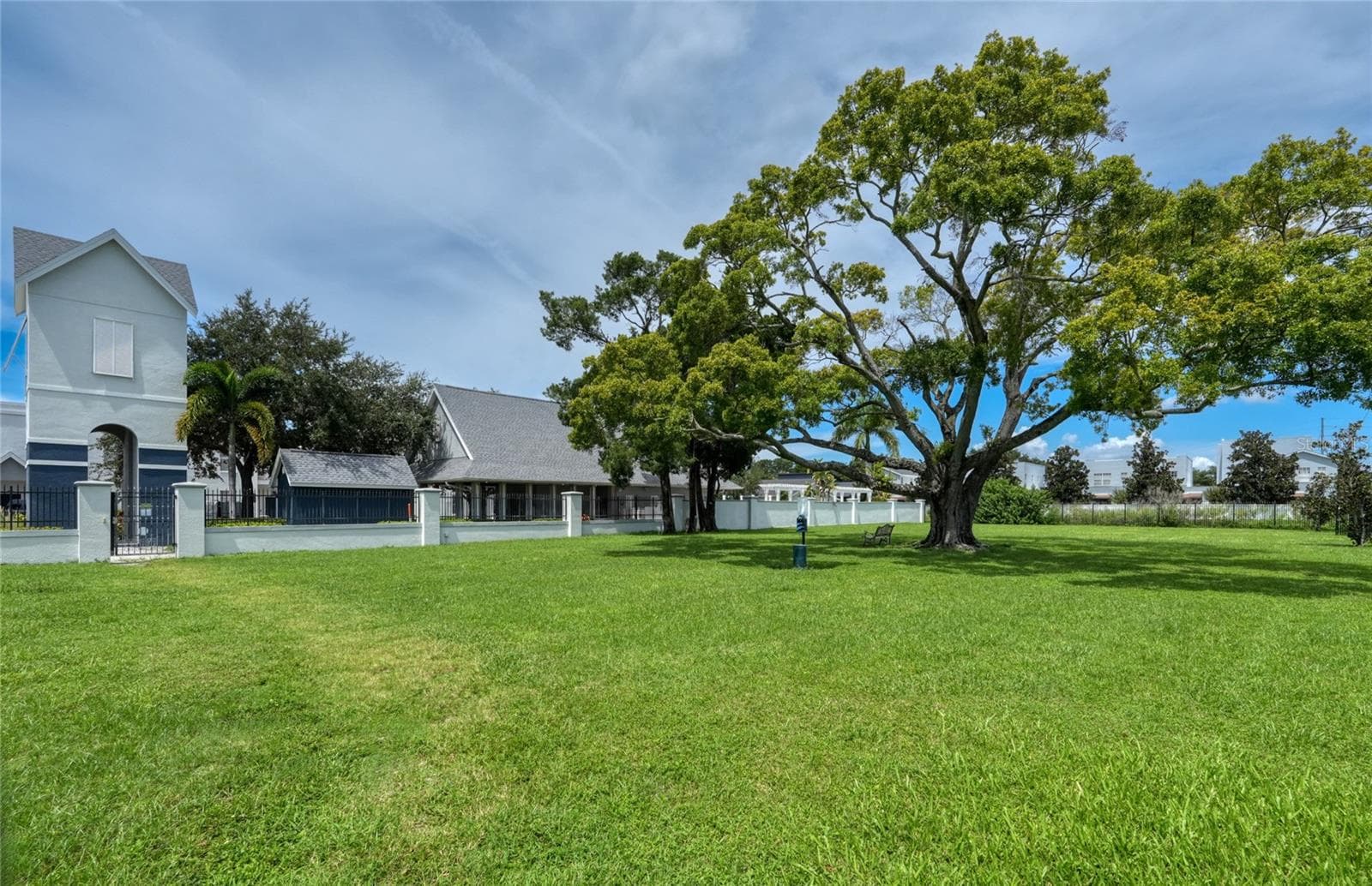 Generous sized dog park - 4625 LEGACY PARK DR, TAMPA