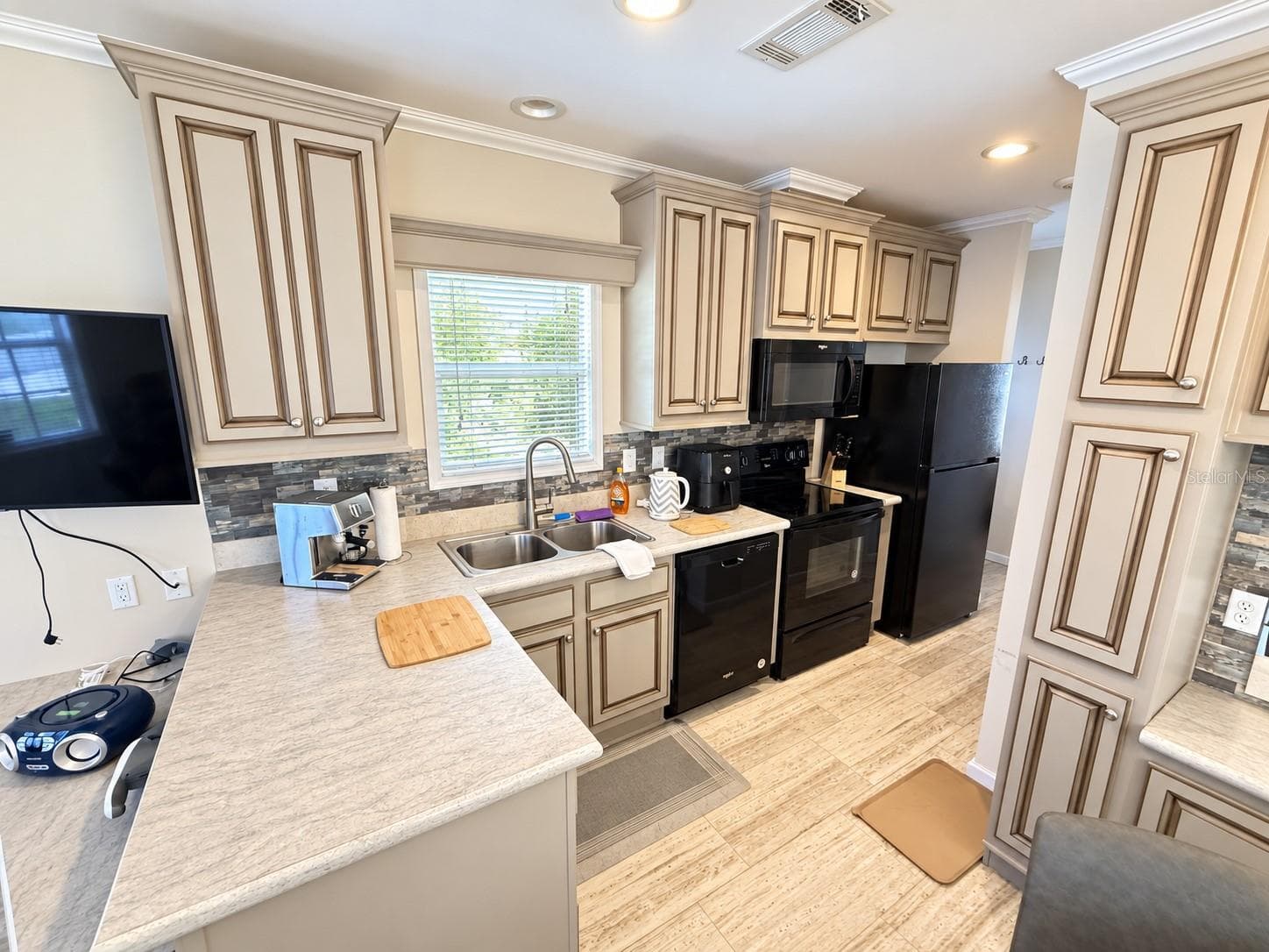Manufactured Home at 5049 SHORE LINE DR, POLK CITY, photo 8 of 32