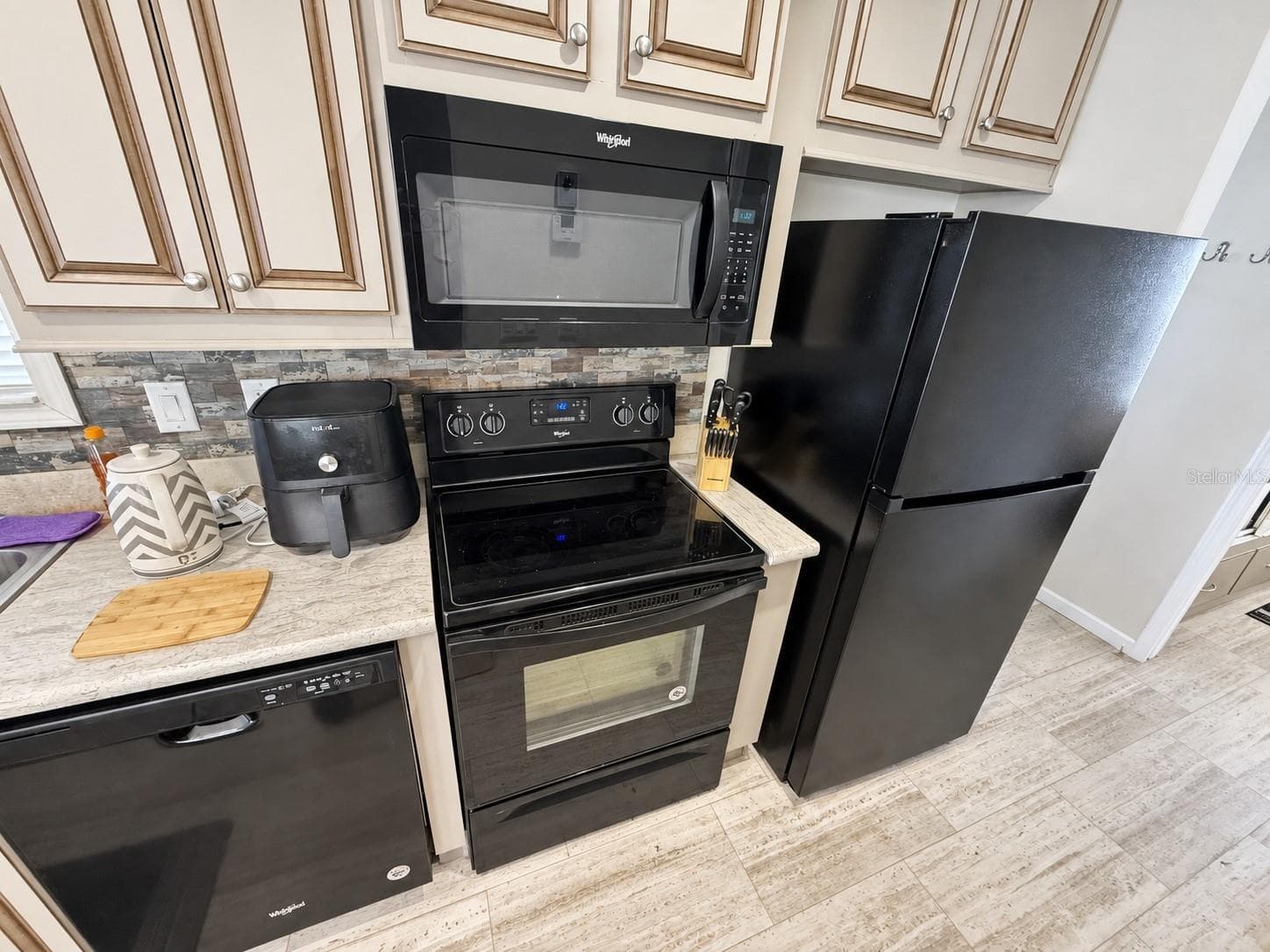 Manufactured Home at 5049 SHORE LINE DR, POLK CITY, photo 9 of 32