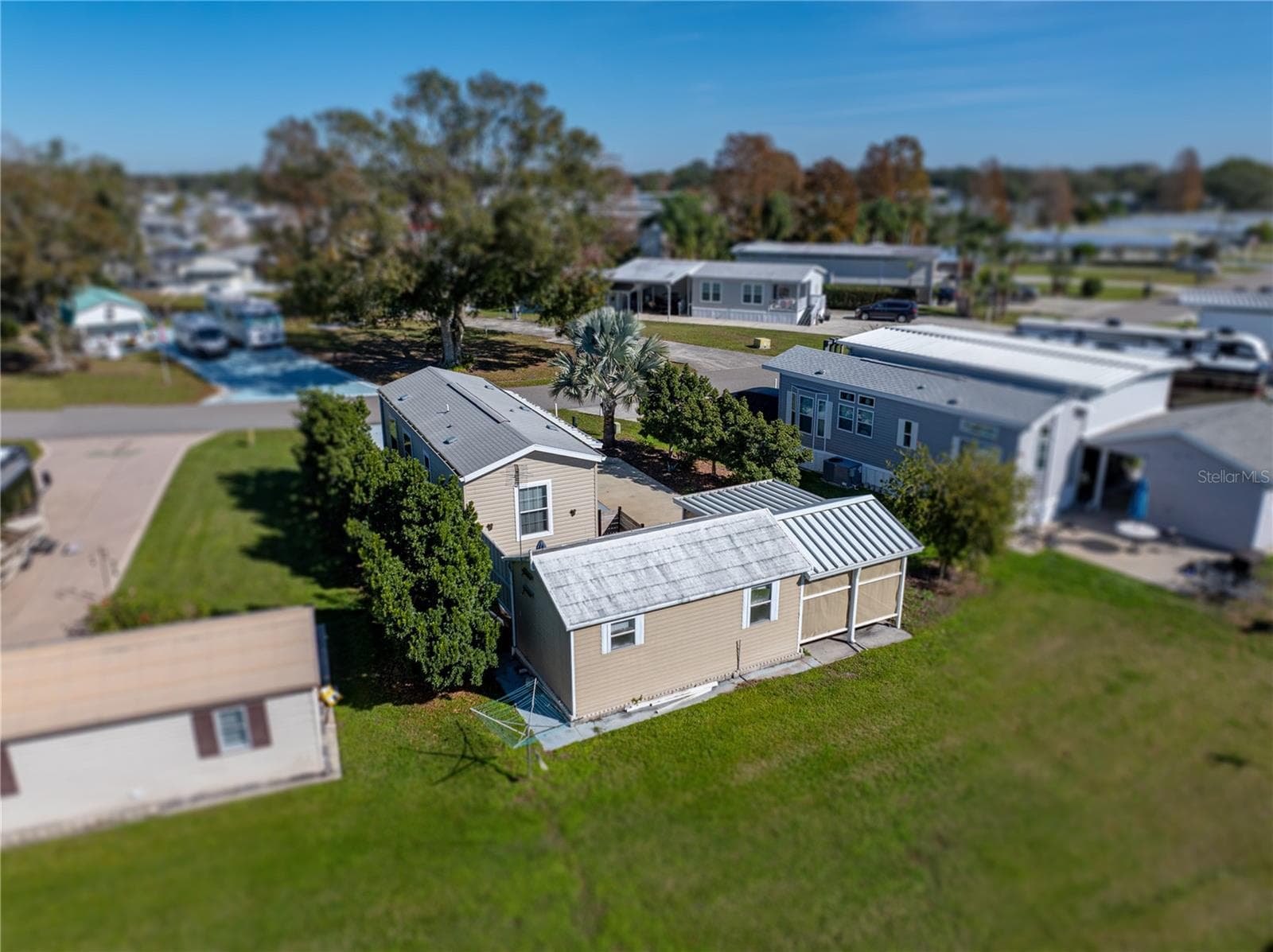 Manufactured Home at 5049 SHORE LINE DR, POLK CITY, photo 22 of 32