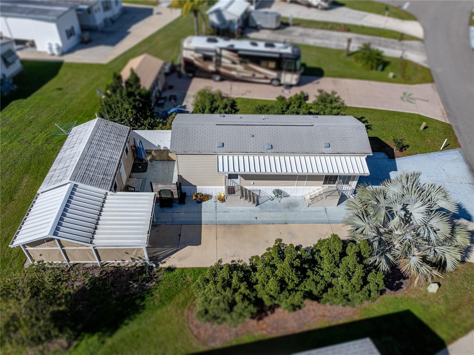 Manufactured Home at 5049 SHORE LINE DR, POLK CITY, photo 25 of 32