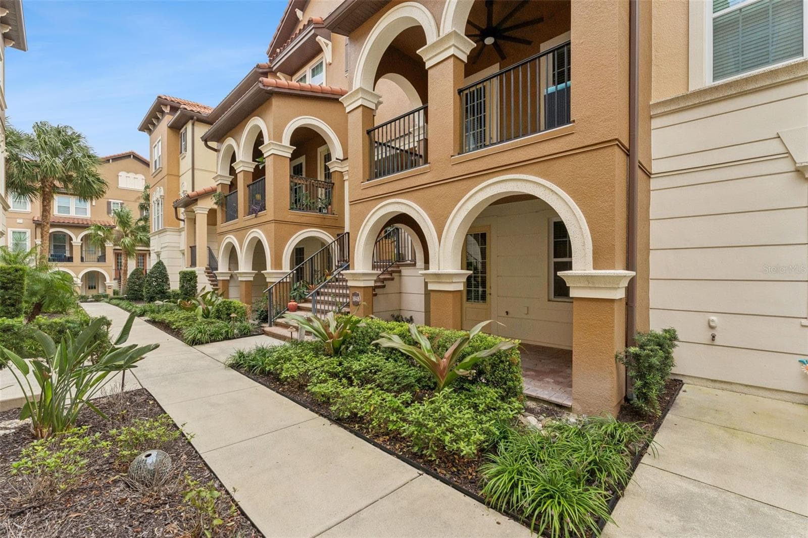 Front courtyard - 1048 PARMA CIR, LAKE MARY