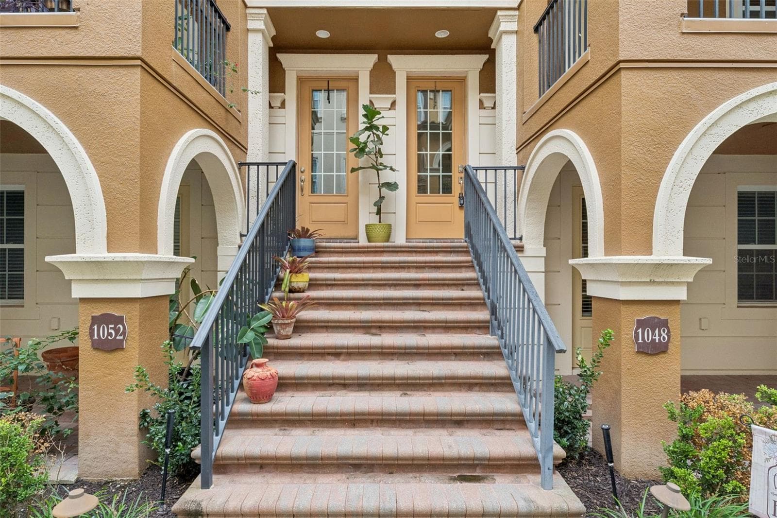 Front courtyard - 1048 PARMA CIR, LAKE MARY