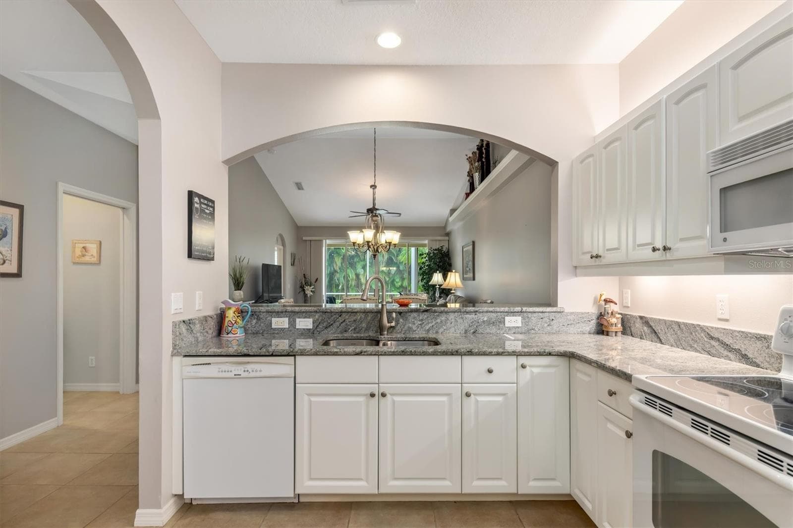 Kitchen - 786 TARTAN DR, VENICE