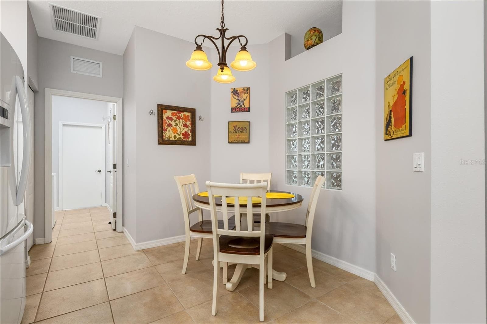 Eat-in kitchen - 786 TARTAN DR, VENICE