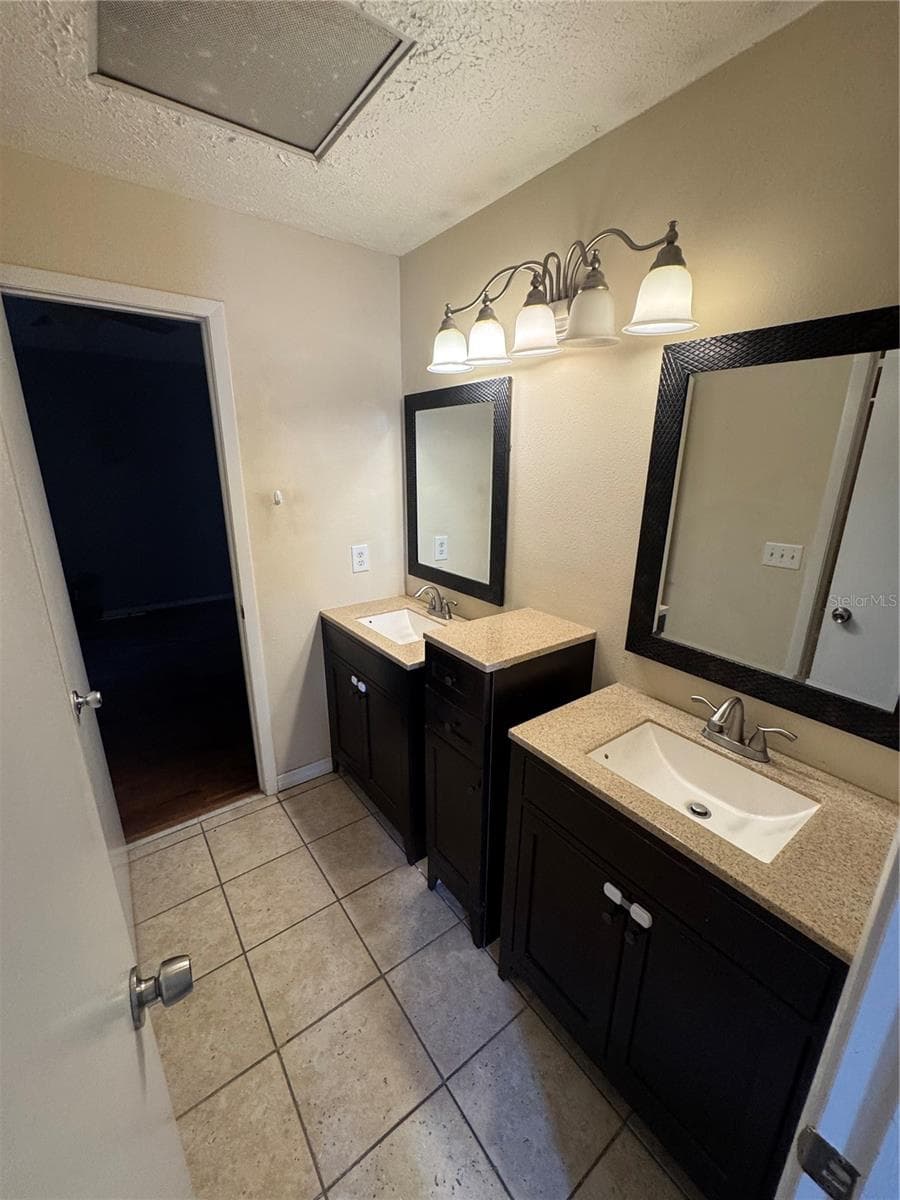 Townhouse at 9459 FOREST HILLS CIR, TAMPA, photo 27 of 32
