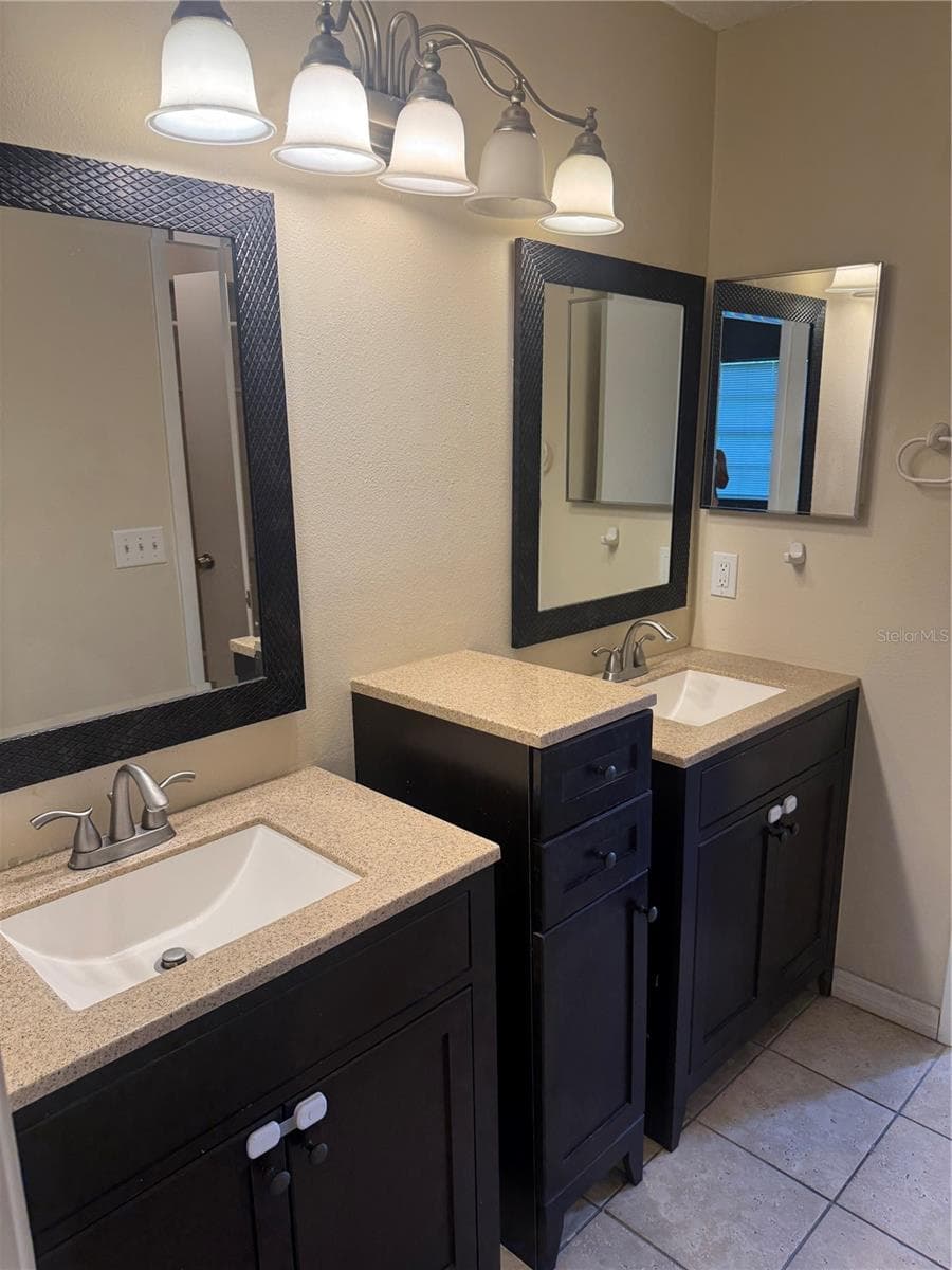 Townhouse at 9459 FOREST HILLS CIR, TAMPA, photo 28 of 32