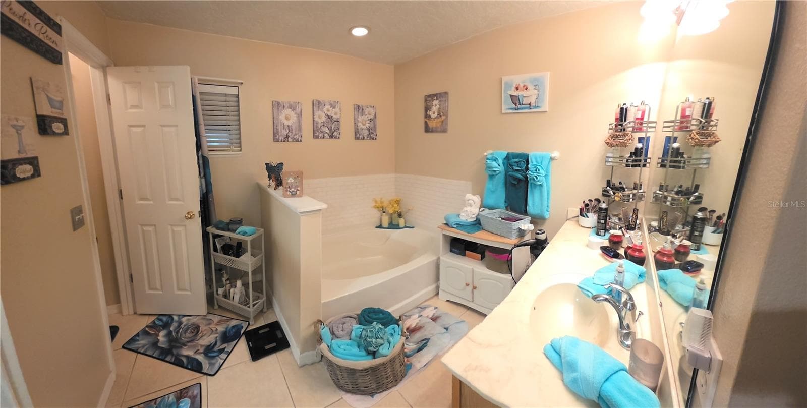 Large garden tub - 3154 SNOW DR, DELTONA