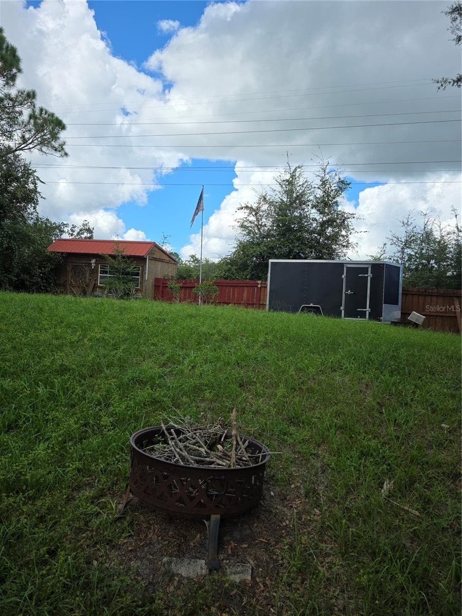 Fire Pit - 3154 SNOW DR, DELTONA