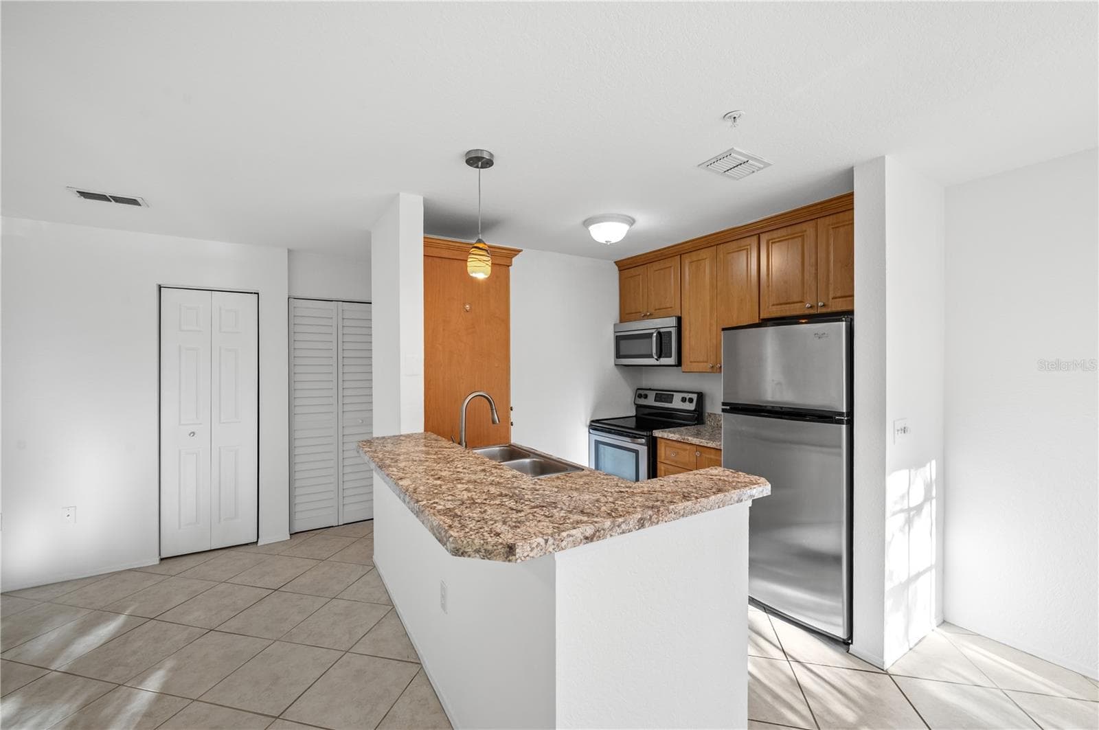 Condominium at 850 S TAMIAMI TRL #530, SARASOTA, photo 8 of 29