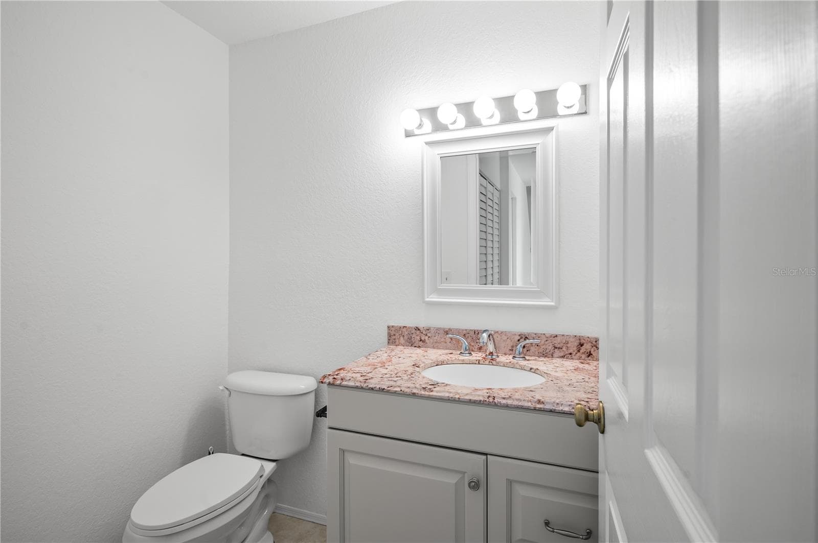 Condominium at 850 S TAMIAMI TRL #530, SARASOTA, photo 14 of 29