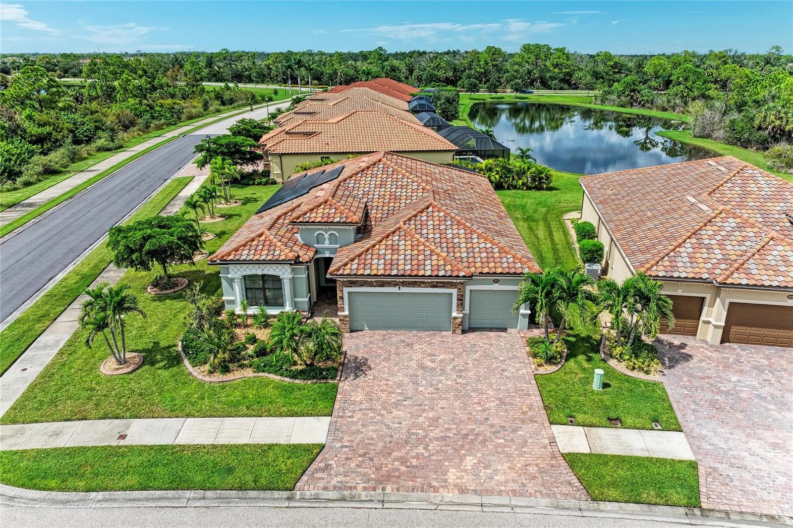 Single Family Residence at 20700 GRANLAGO DR DR, VENICE, photo 4 of 93