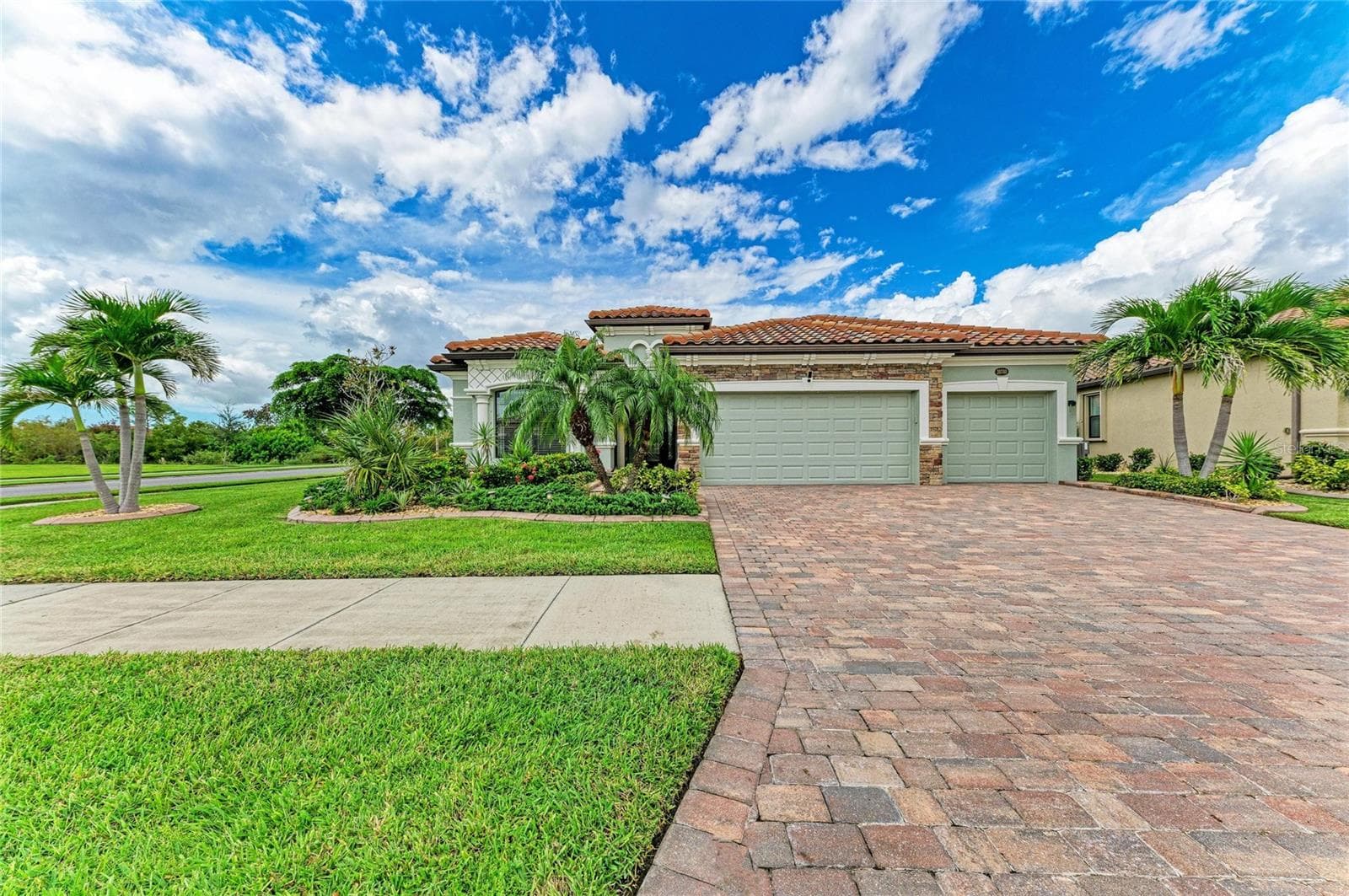 Single Family Residence at 20700 GRANLAGO DR DR, VENICE, photo 2 of 93