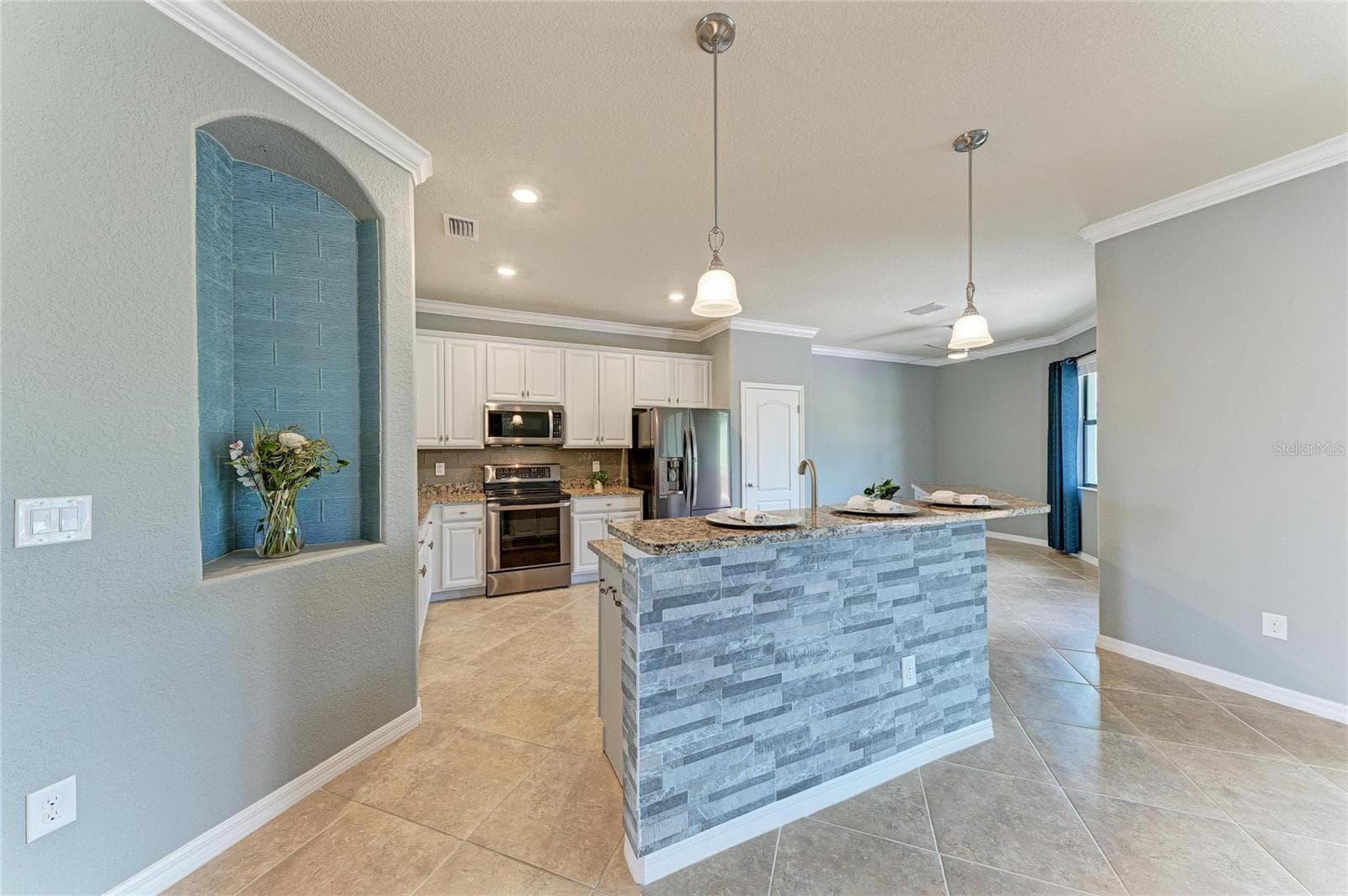 Single Family Residence at 20700 GRANLAGO DR DR, VENICE, photo 15 of 93